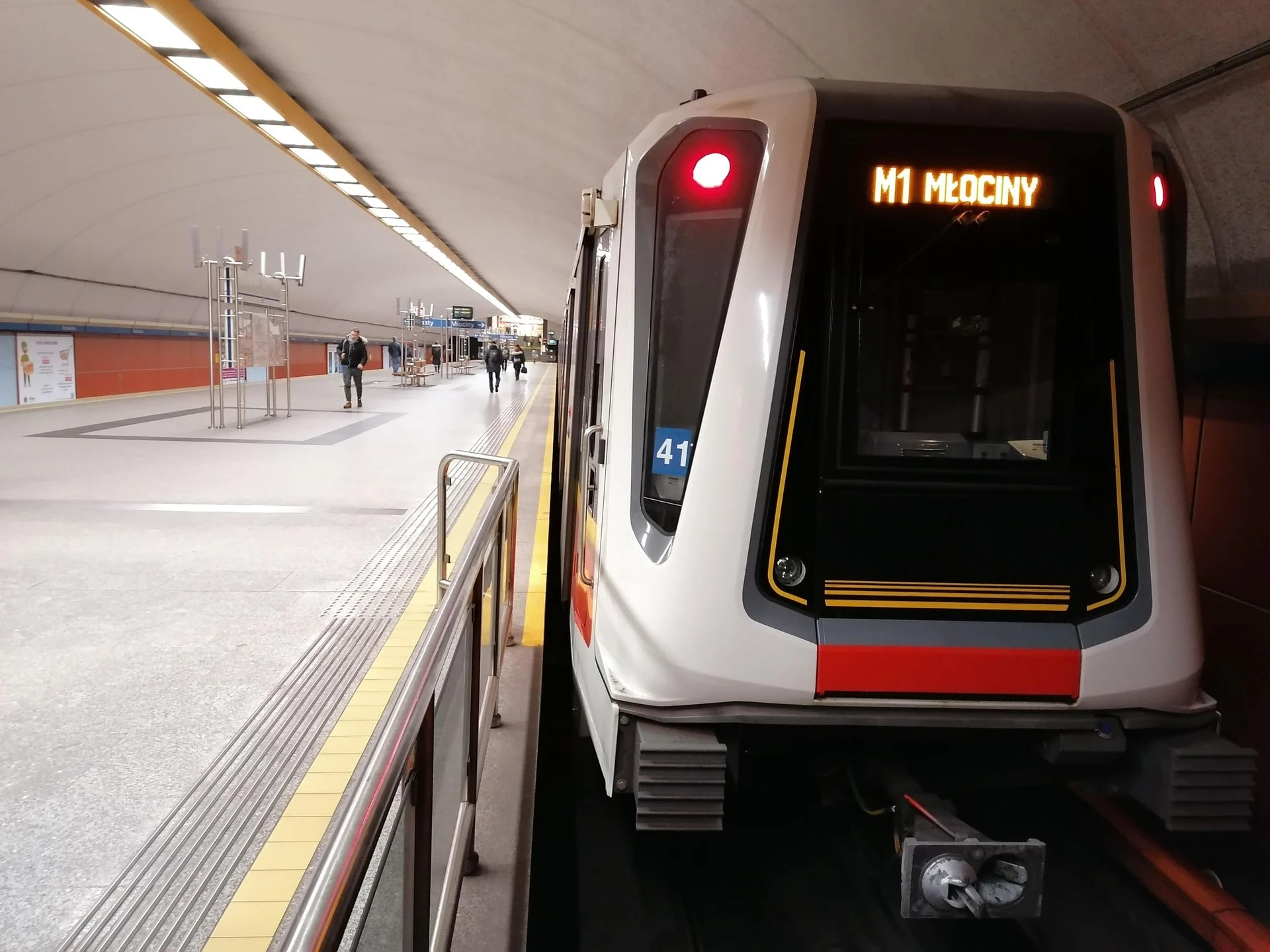 Komunikacja zastępcza Metro w Warszawie nie kursuje 1.07.2025 r. Jak dojechać do centrum, na Młociny i na …