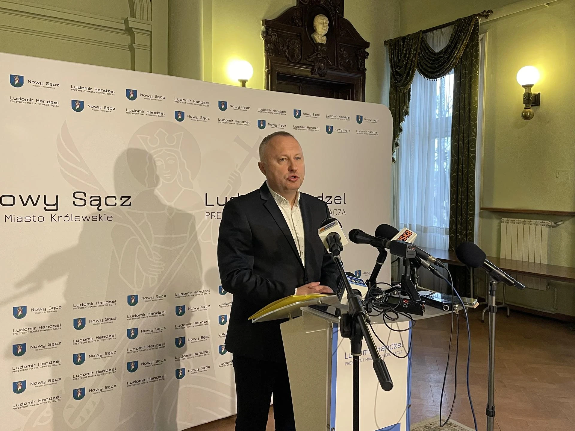 Zwrot akcji Sąd uderza w prokuraturę! Prezydent Nowego Sącza wraca do ratusza po zatrzymaniu przez CBA!