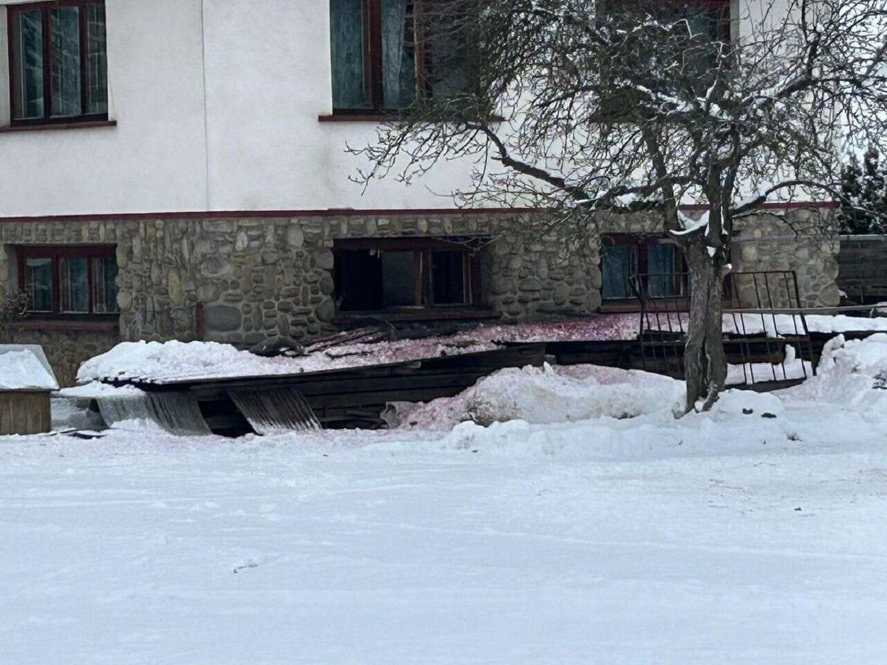 Przyznali się Ładunek wybuchowy eksplodował przy samym domu. Policja zatrzymała 3 osoby