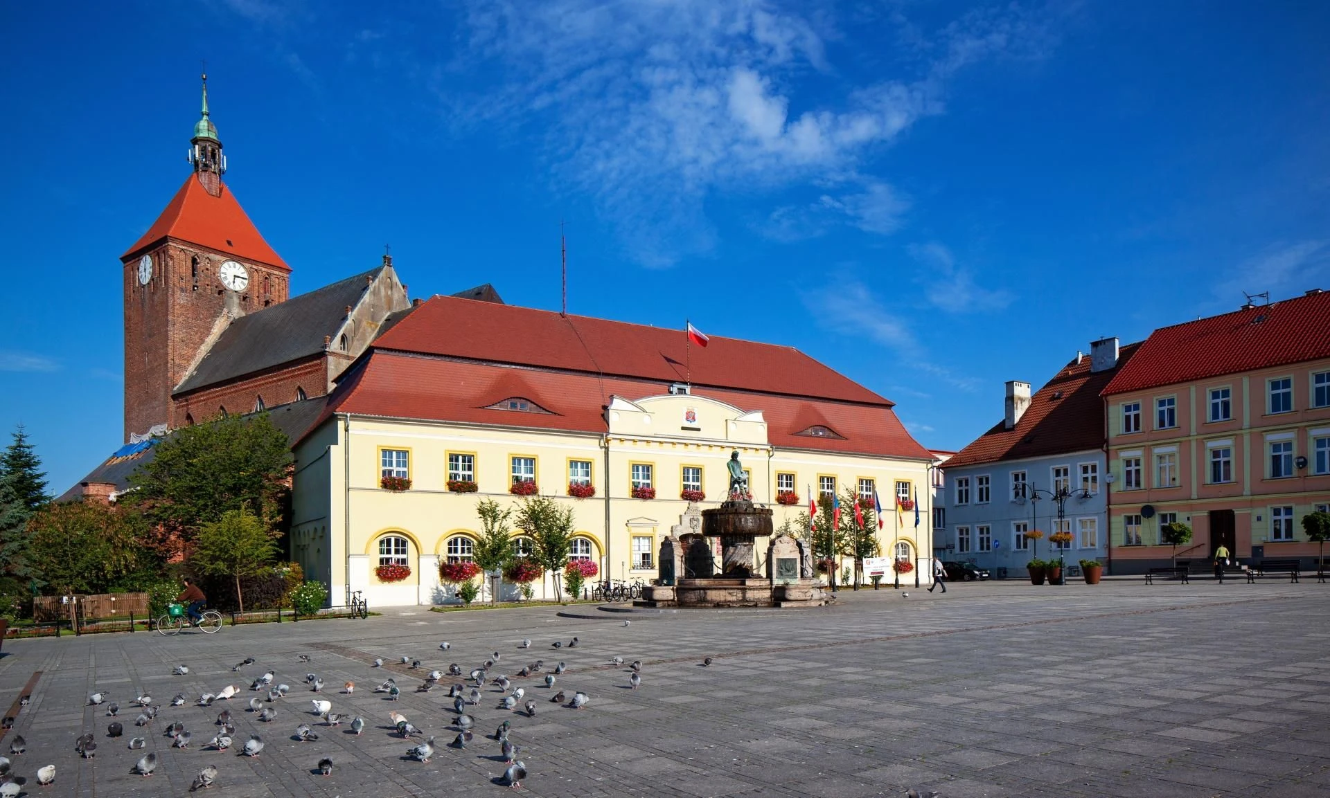 Ciekawostki W tym mieście żył król-pirat. Jego duch strzeże skarbu ukrytego w zamku