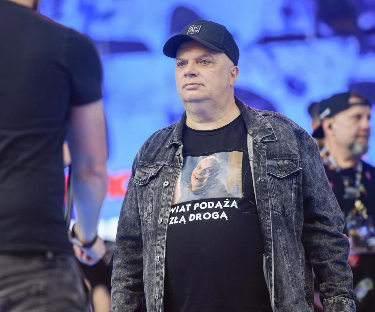To przytyk do byłej żony? Krzysztof Skiba promuje książkę z młodą żonką. Napisał 