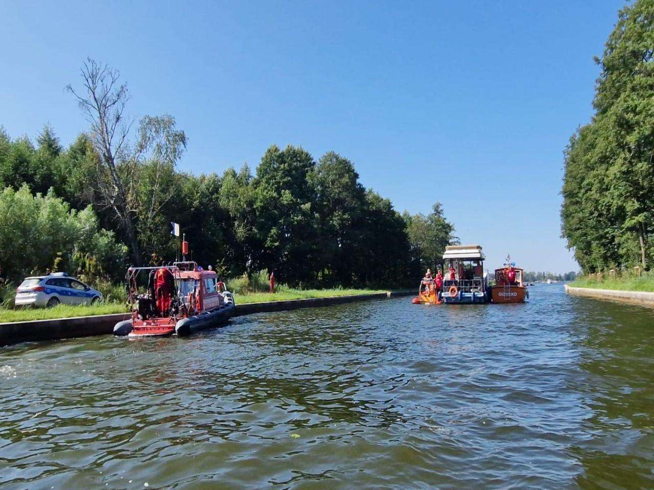 Służby w akcji Dramatyczne odkrycie na Mazurach. Samochód w wodzie. W środku ciało człowieka!