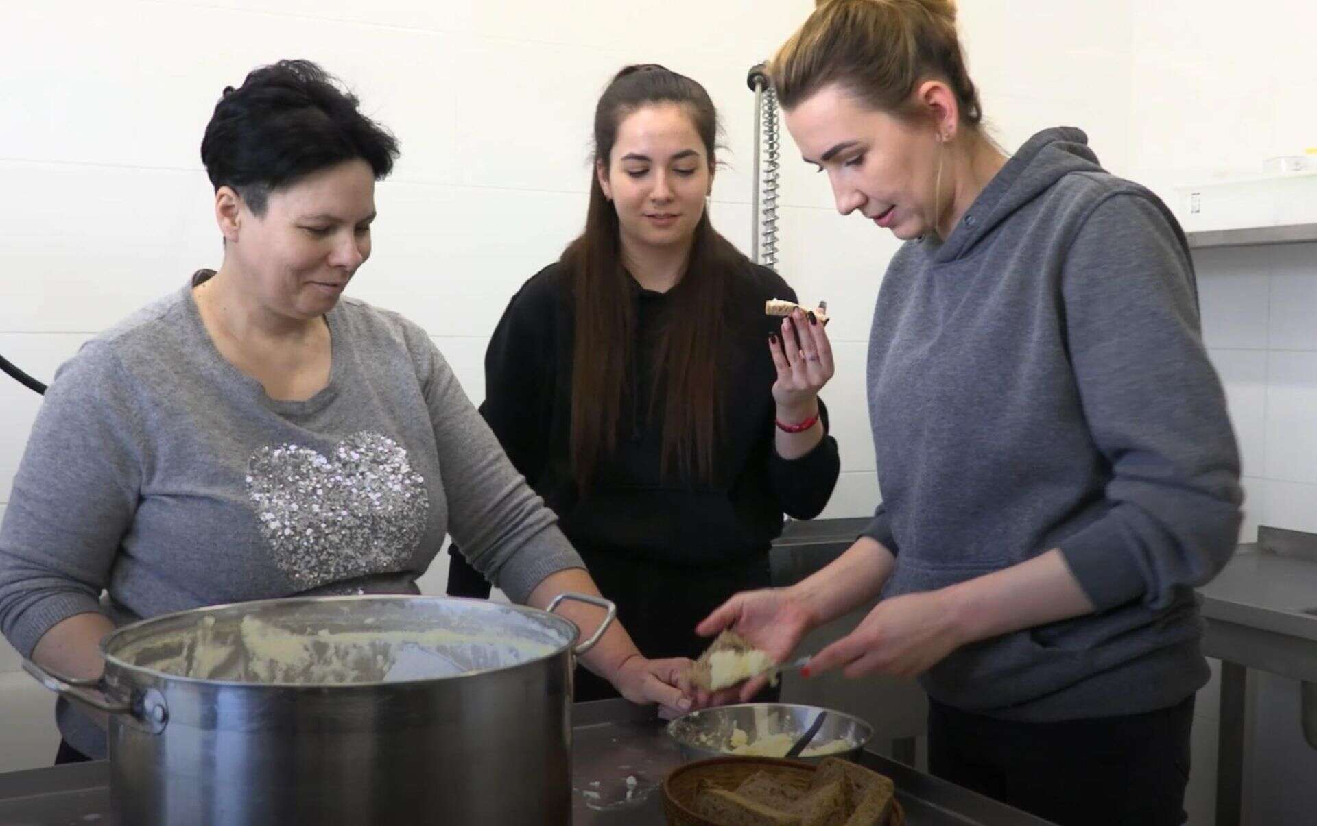 Rolnicy z Podlasia Rolnicy. Podlasie. W tym gospodarstwie powstają wyroby słynne na całe Podlasie. 