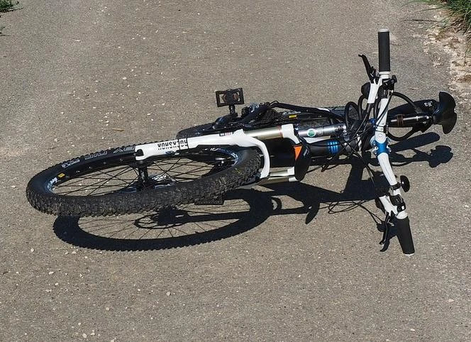 Wrocław: Pijany rowerzysta zderzył się z samochodem. Miał ponad 2,5 promila alkoholu!