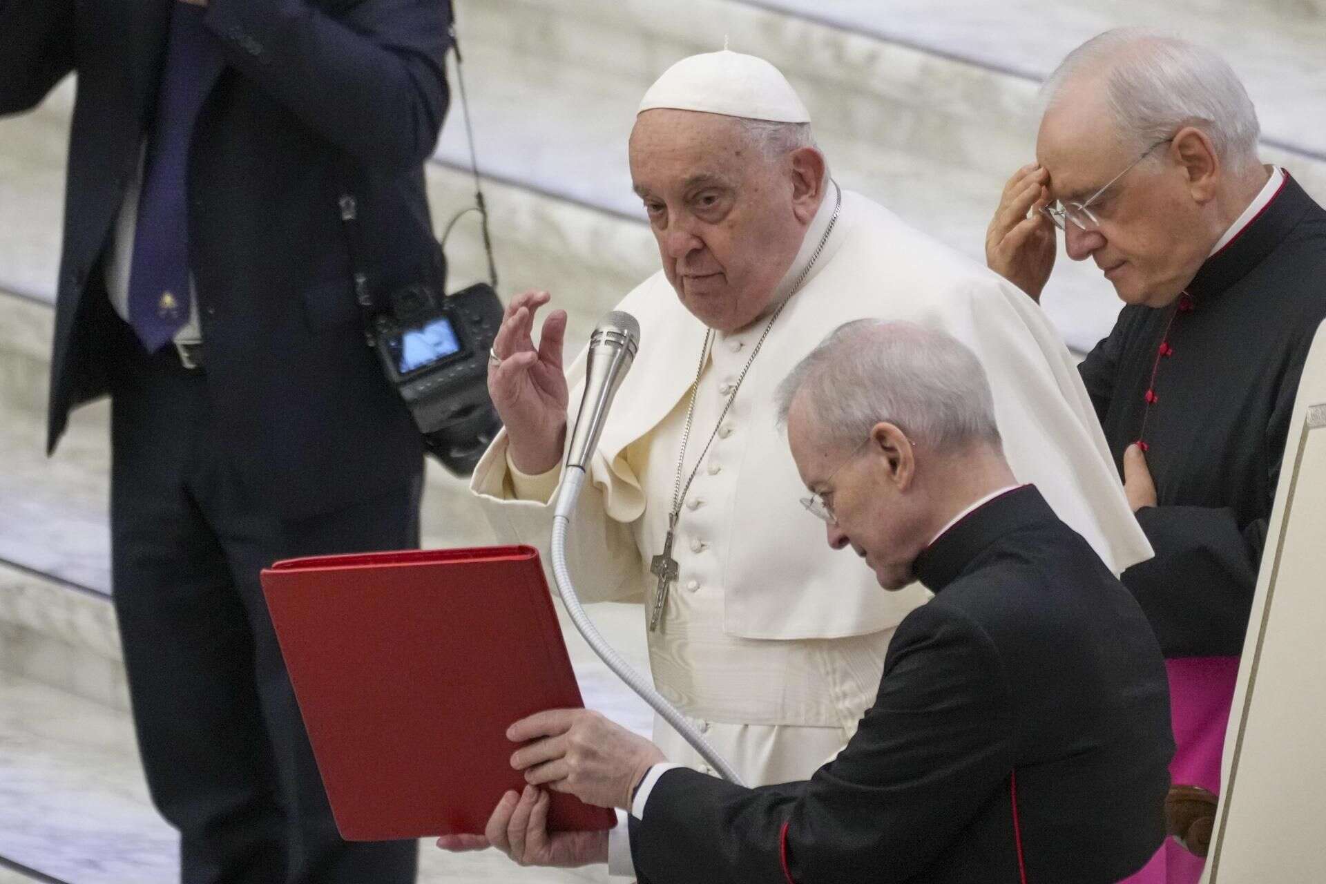 Najnowszy komunikat Pilne wieści z Watykanu! Opublikują zdjęcie papieża ze szpitala?!