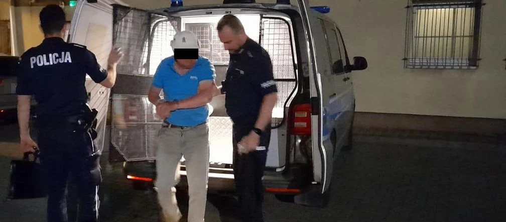 SKRÓCILI MU WYROK Brat rzucił się z nożem na brata. Wstrząsające relacje sąsiadów. „Krzyczał, że długo nie wytrzyma”