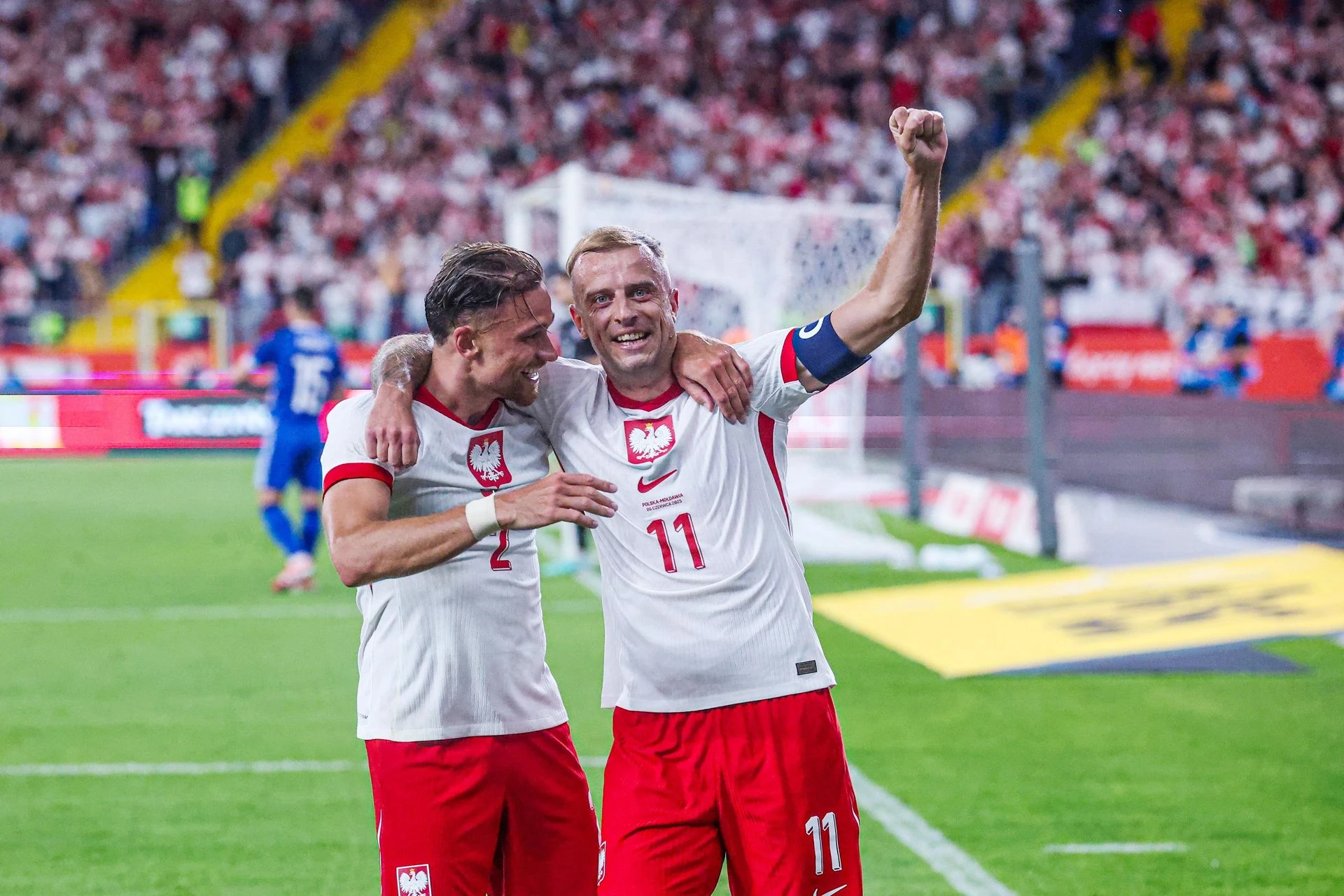 Ronaldinho Show Jak obiecał, tak zrobił: Kamil Grosicki znów założył koszulkę z orzełkiem na Stadion…
