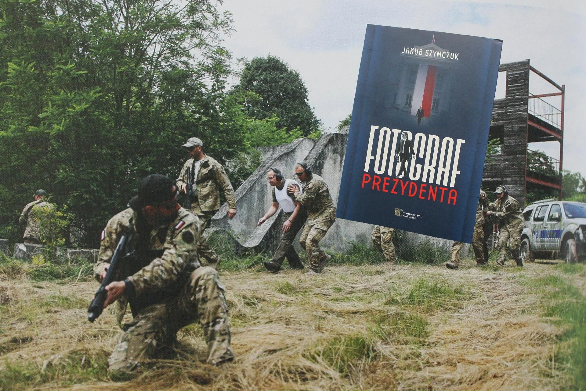 Nie chciał pokazać jak całuje Merkel Zakazane zdjęcia Andrzeja Dudy. Prezydencki fotograf ujawnia szczegóły