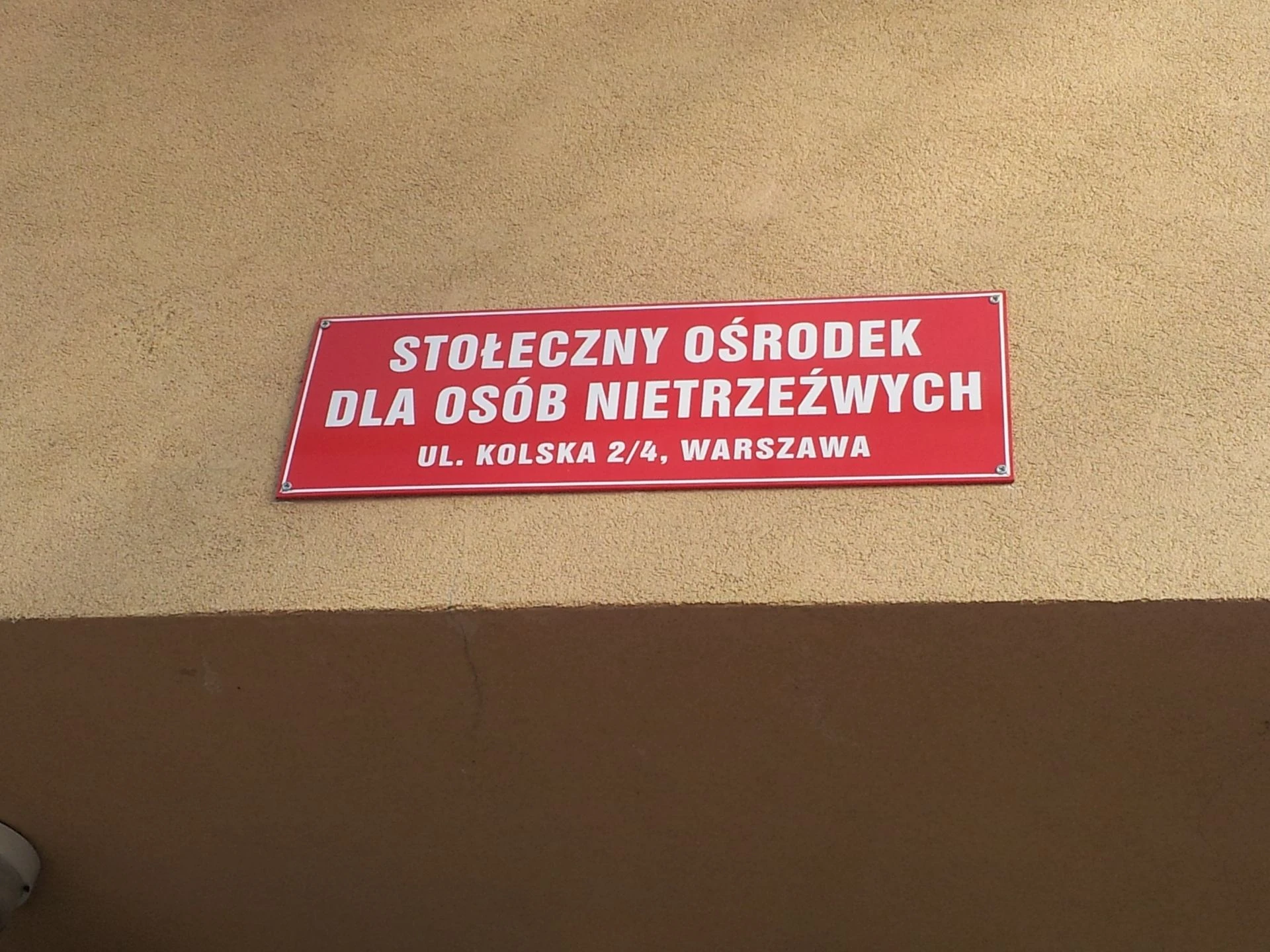 AWANTURA NA OKĘCIU Z lotniska prosto na Kolską. Pijana warszawianka pogryzła strażnika