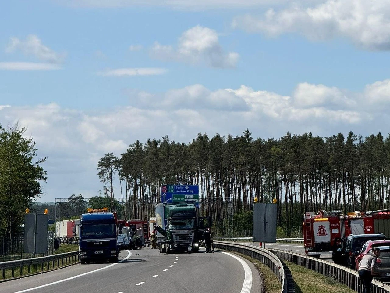 Wypadek Poważny wypadek na autostradzie A6. Są poszkodowani. Duże utrudnienia