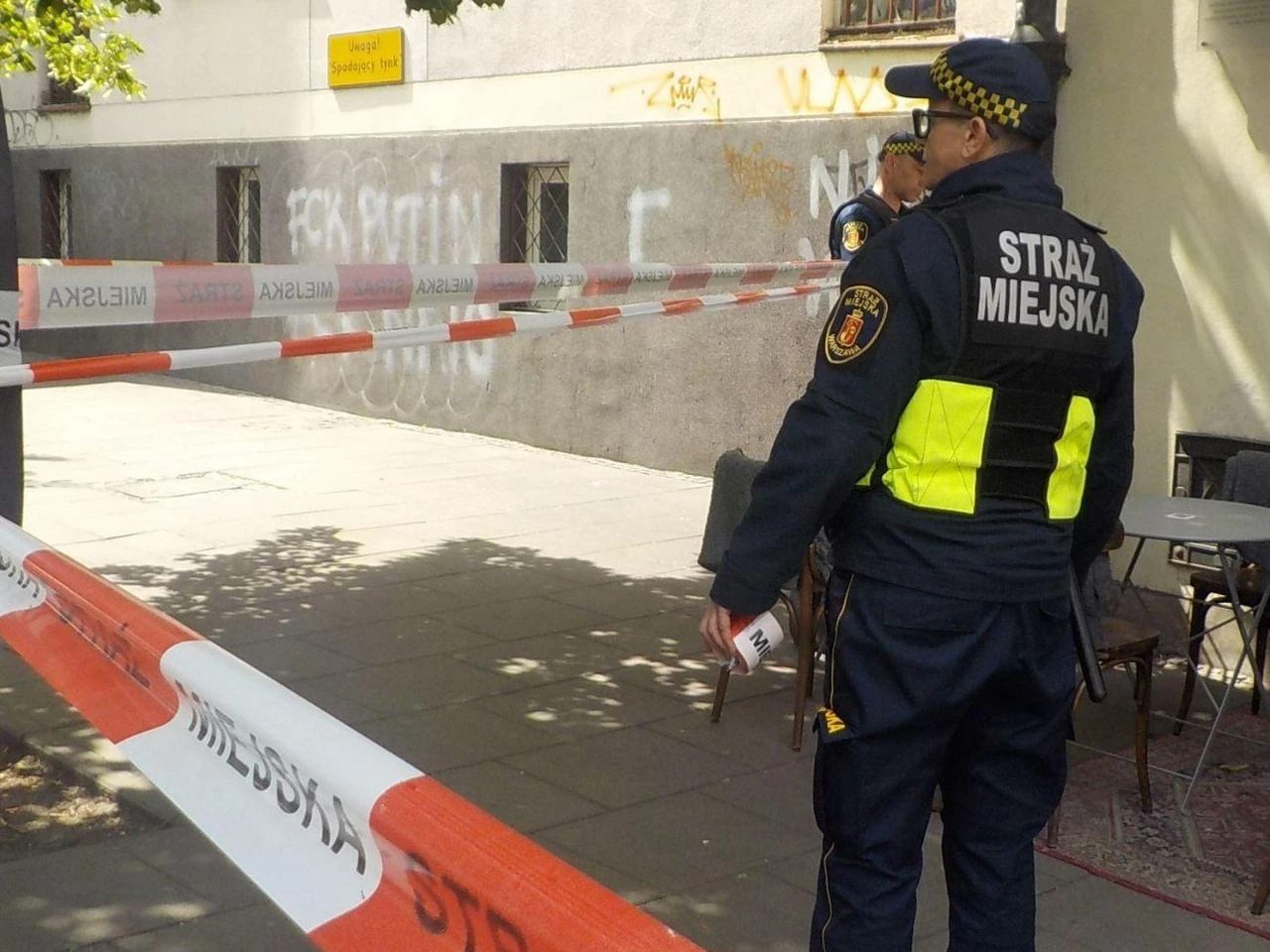 SZOK Rój pszczół sparaliżował ruch w sercu Warszawy. Akcja strażaków trwała aż trzy godzi…