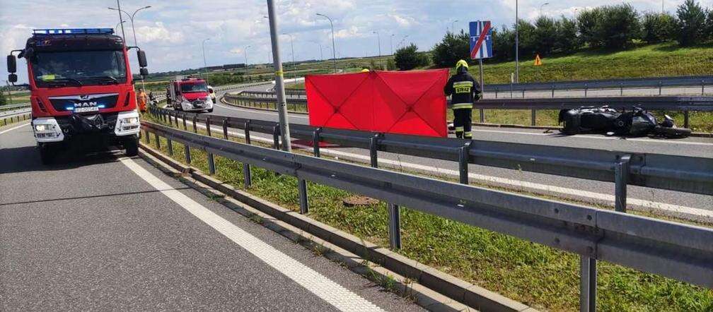 Dramat Nie żyje motocyklista. Dramatyczny wypadek przy zjeździe z autostrady A4