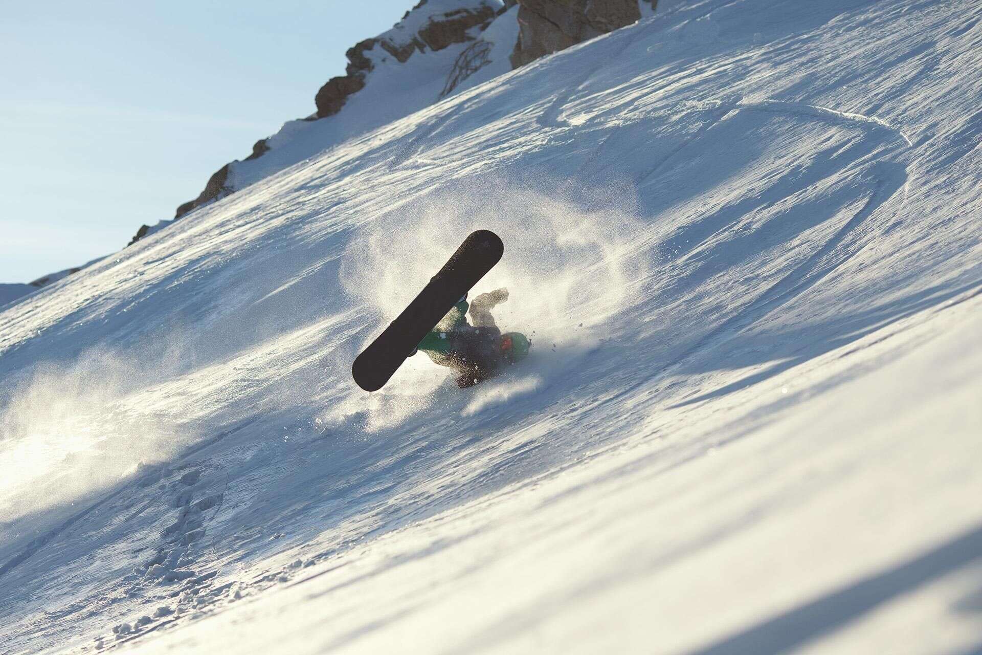 KOSZMAR Polski snowboardzista walczy o życie. 30-latek zjeżdżając uderzył w skałę