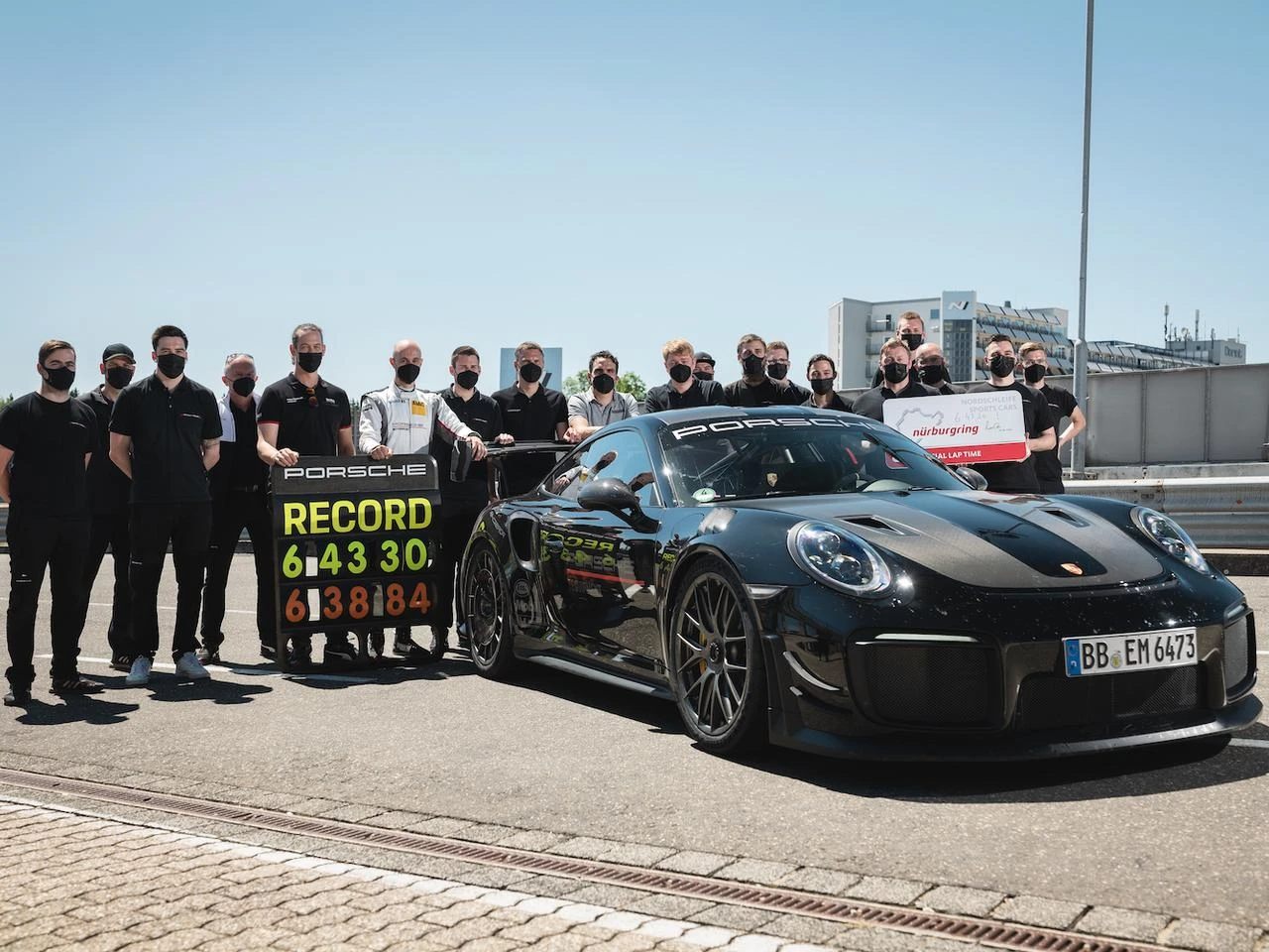 Padł nowy rekord Nürburgringu. Podkręcone Porsche 911 GT2 RS pozamiatało