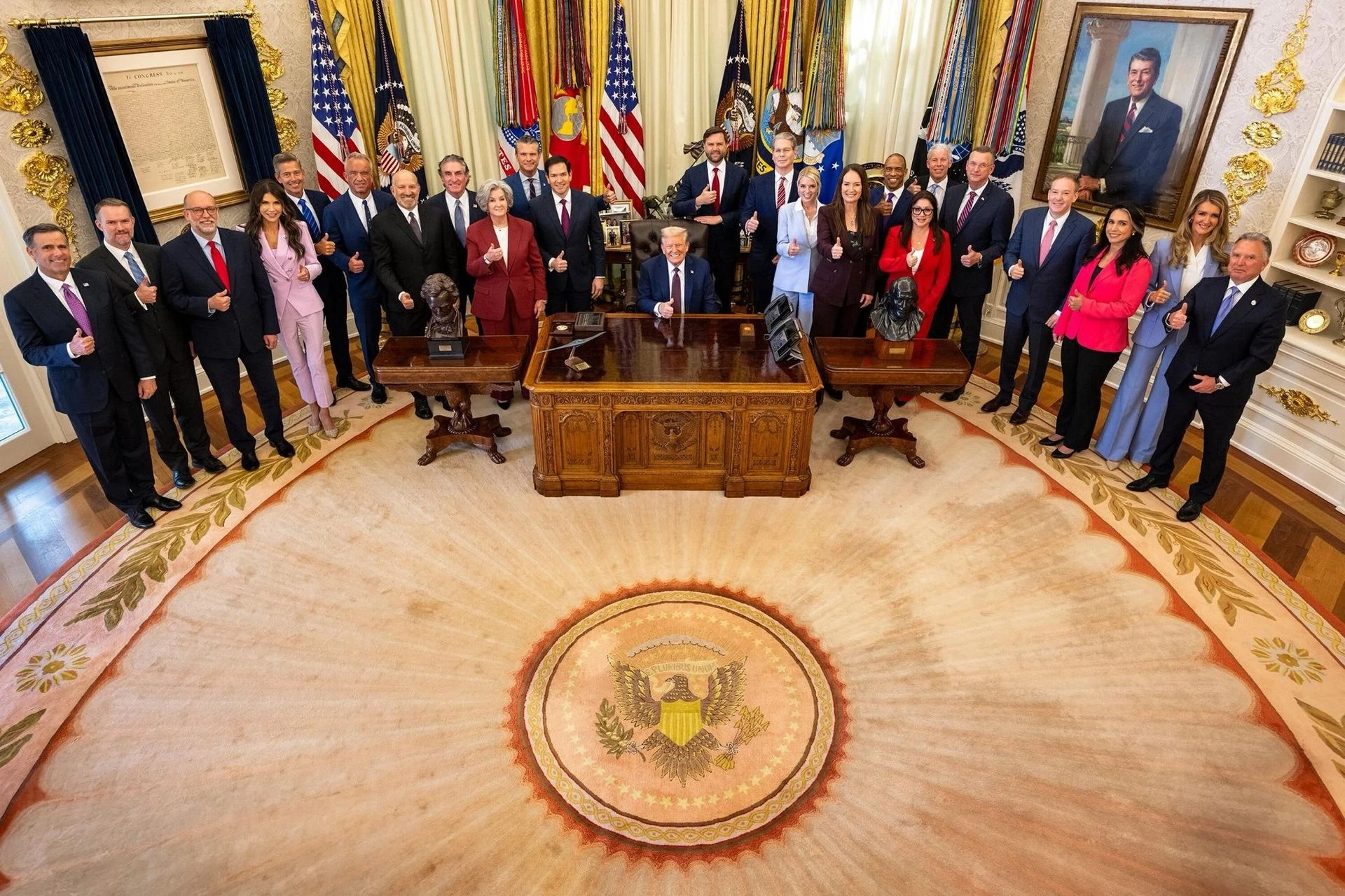ZDJĘCIA Gabinet Owalny. Tam najważniejszy polityk świata przyjmuje gości. To biuro Donalda Trumpa