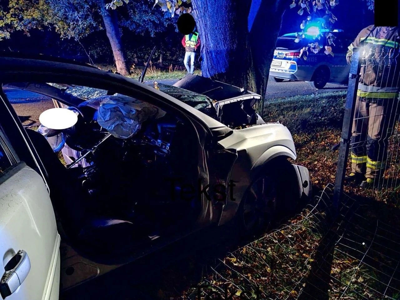 DRAMATYCZNE SZCZEGÓŁY Opel roztrzaskał się na drzewie. Dwie osoby nie żyją, dwie kolejne walczą o życie w szpitalu!