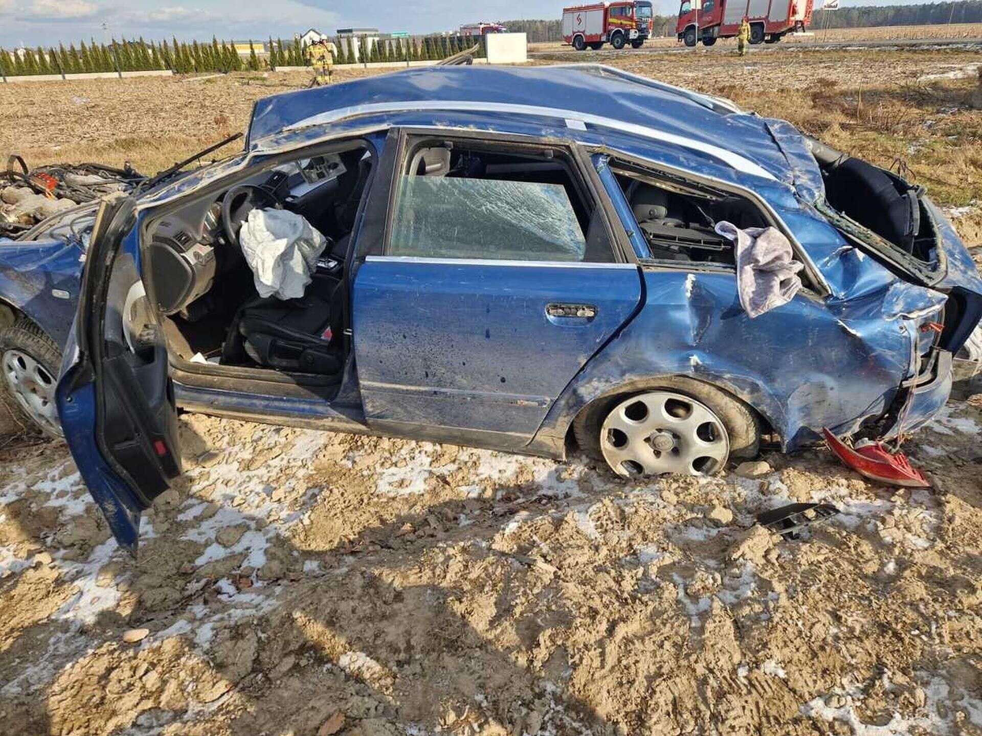 Szokujące nagranie Auto przeleciało przez podwórko. Szokujące nagranie