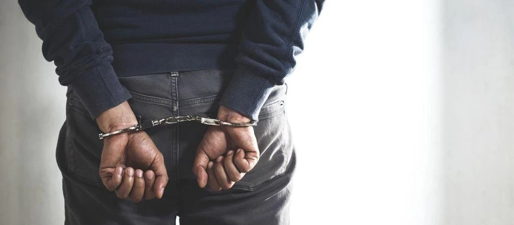 Chciał być romantyczny! Walentynki zgubiły 21-letniego złodzieja! To był dopiero początek