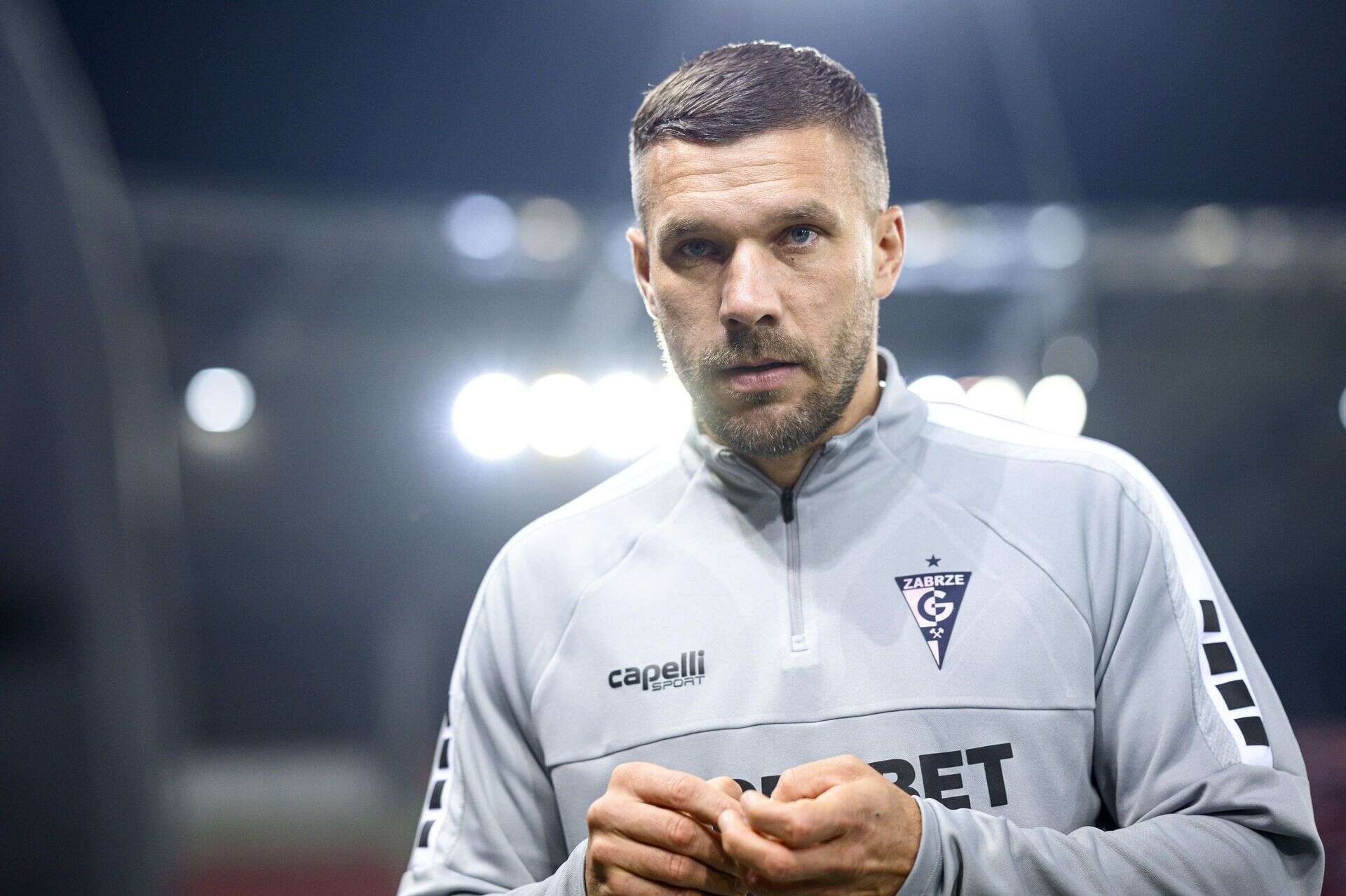 złożył ofertę Lukas Podolski naprawdę to zrobił! Sensacja w sprawie Górnika Zabrze. Mistrz świata …