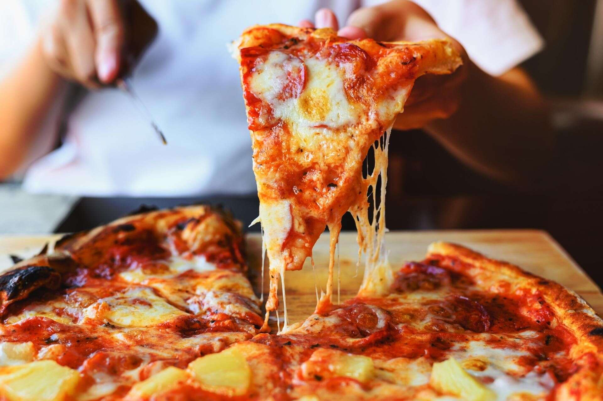 Mniam, mniam! Polska pizzeria najlepsza na świecie! Jej właściciel zaczynał od robienia pizzy w ga…