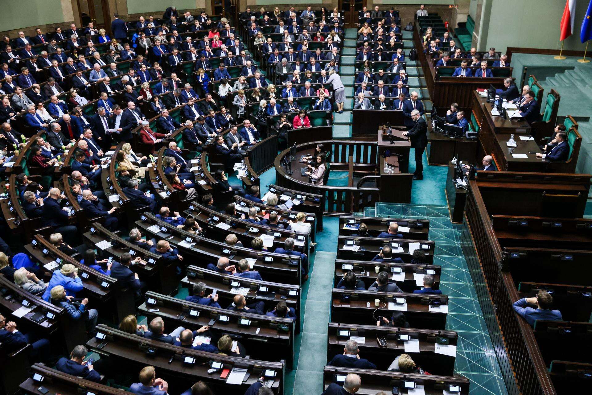 nowy sondaż Rok rządów Donalda Tuska. Jak dziś zagłosowaliby Polacy? Wszystko jasne, duże zmiany!