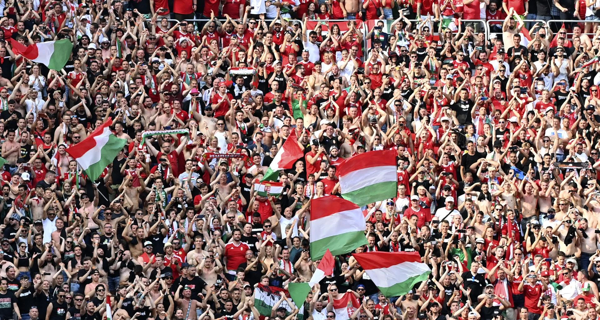 OBRZYDLIWY skandal podczas Euro 2020. To, co zrobili kibice, jest prawdziwym OKROP...