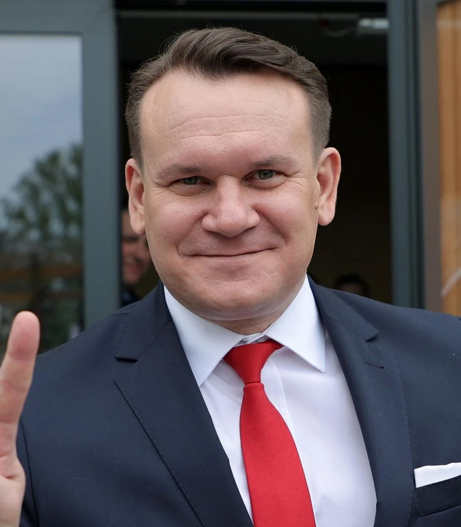 W dniu zwycięstwa Nawrockiego Tarczyński prowokuje nowym profilowym. Na zdjęciu… dziennikarka TVP