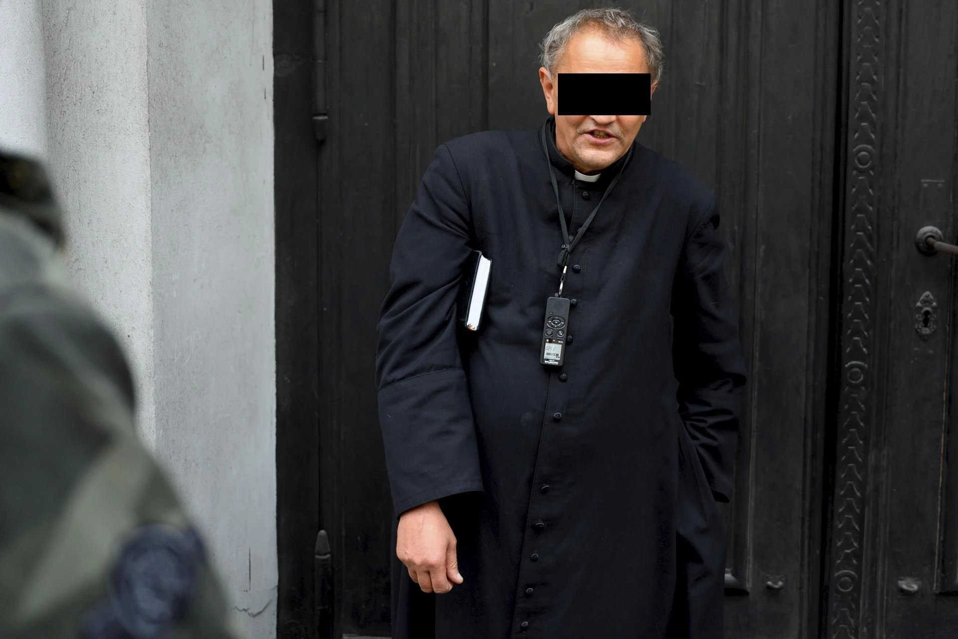 BEZBOŻNE KAZANIA Ksiądz obrzydliwie wyzywał Dudę, Tuska i Hołownię! Ekskomunikował go papież, a teraz…