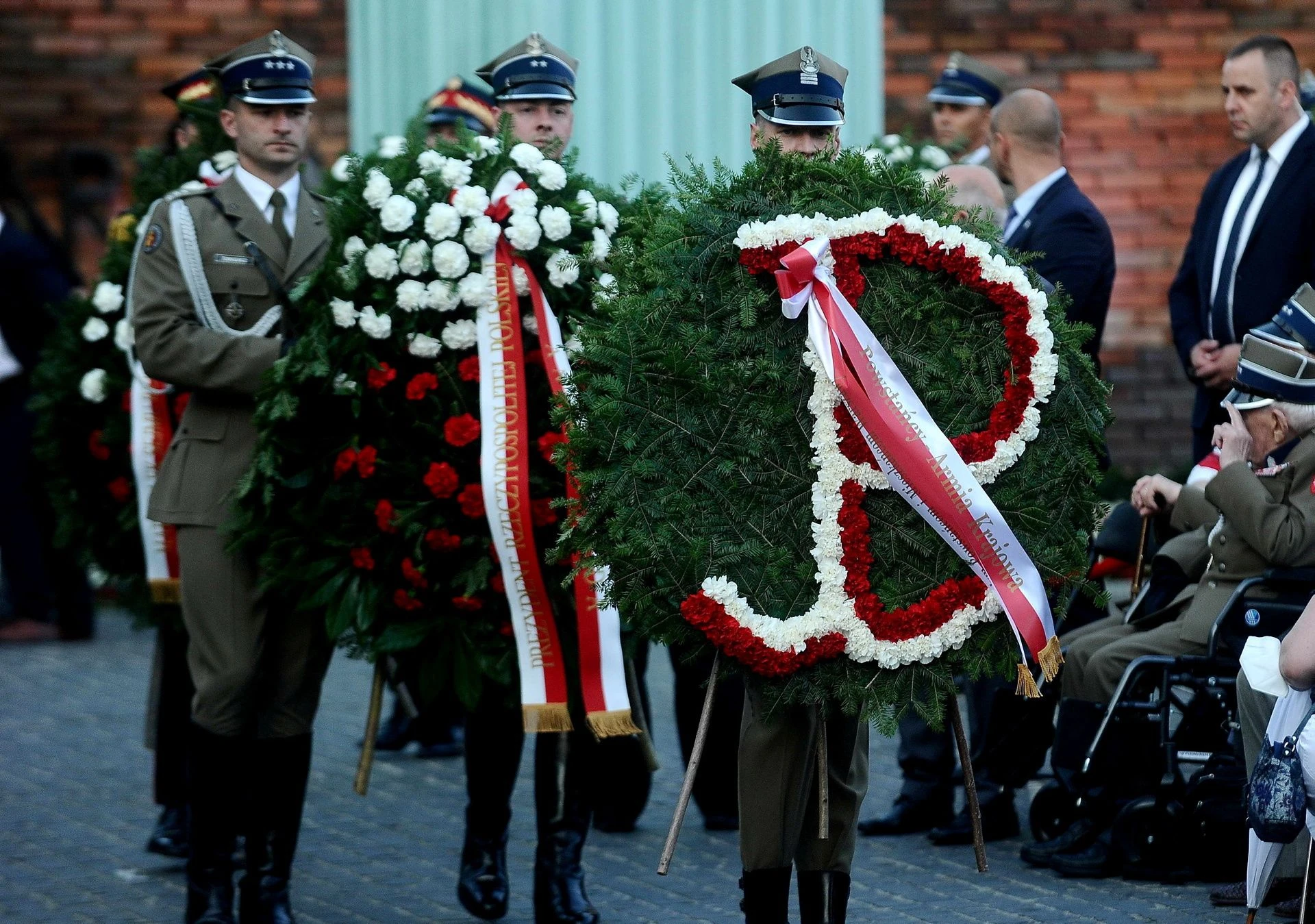 PRZEWODNIK 81. rocznica Powstania Warszawskiego. Najważniejsze uroczystości i zmiany w organiza…