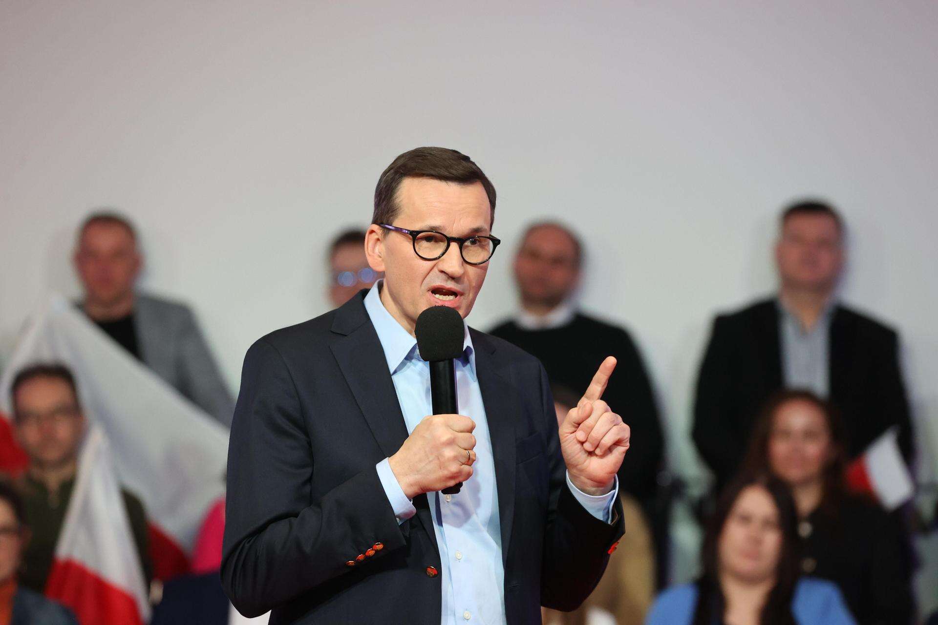 Morawiecki zapowiada decyzję o prawyborach w PiS Morawiecki atakuje Tuska: „Polityczna schizofrenia”. Decyzje o prawyborach w PiS cor…