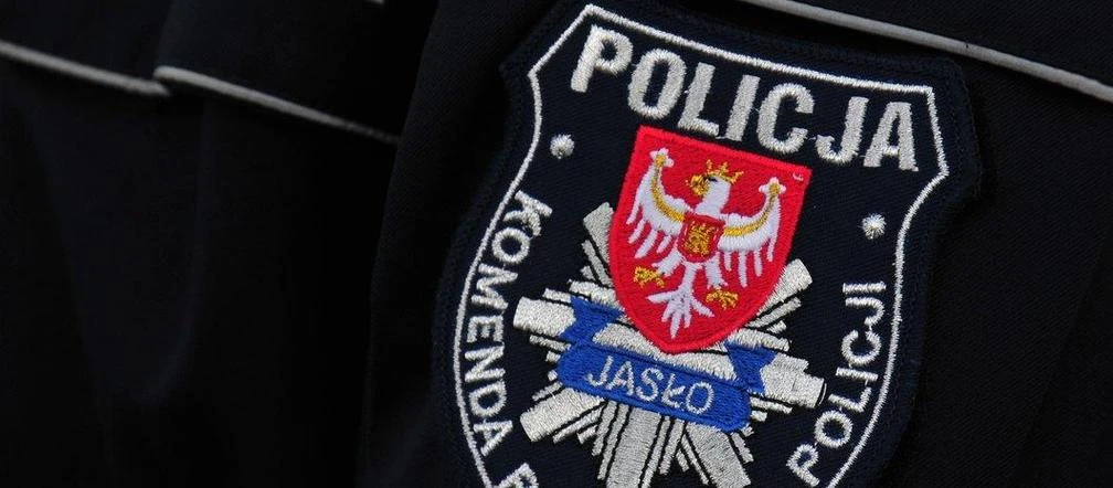NIEPRAWDOPODOBNE Wezwał policję do mieszkania i zaatakował funkcjonariusza. Szokująca interwencja w J…