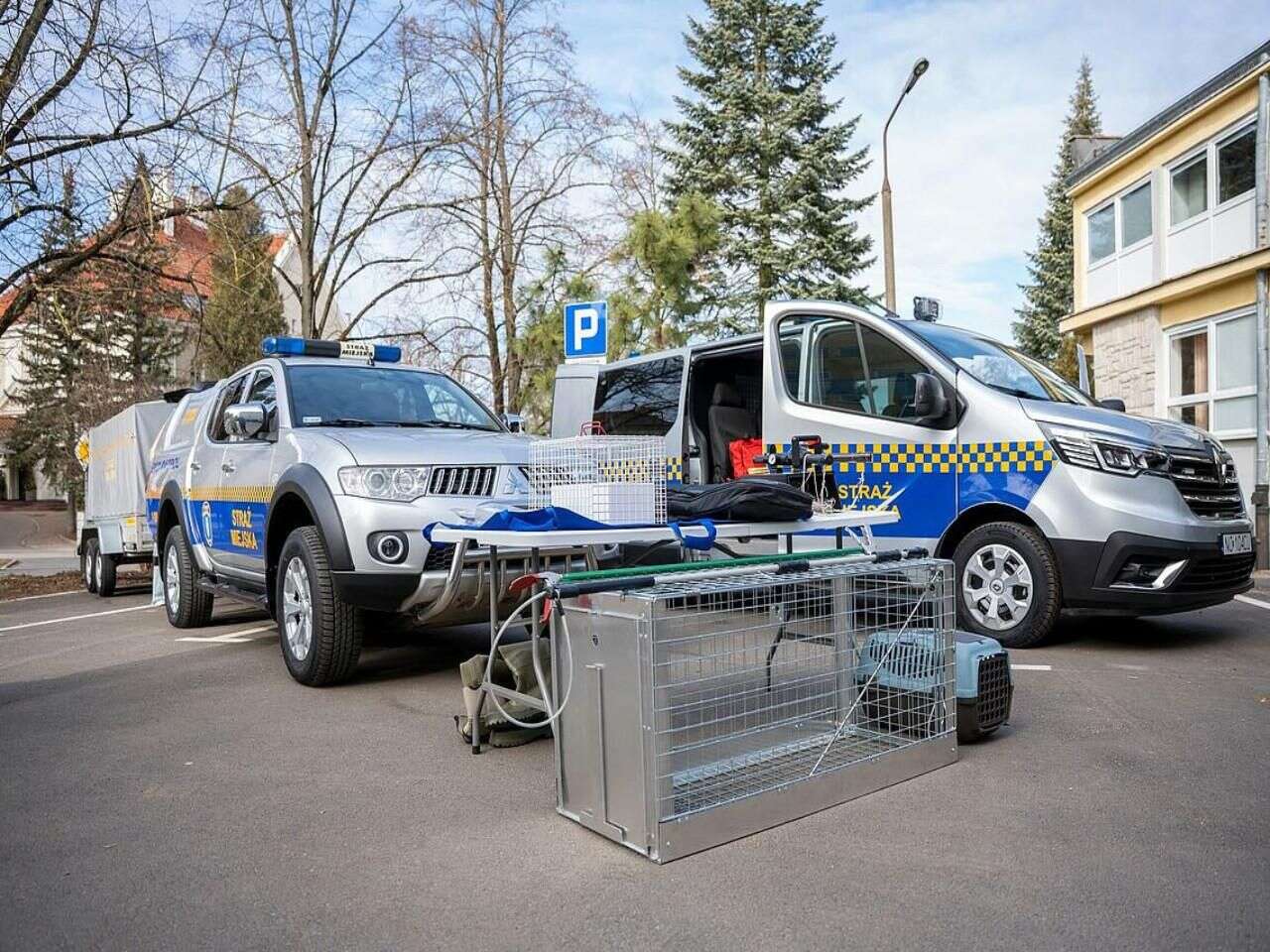 Eko-patrol Straż miejska na pomoc zwierzętom. Ma do tego specjalny sprzęt