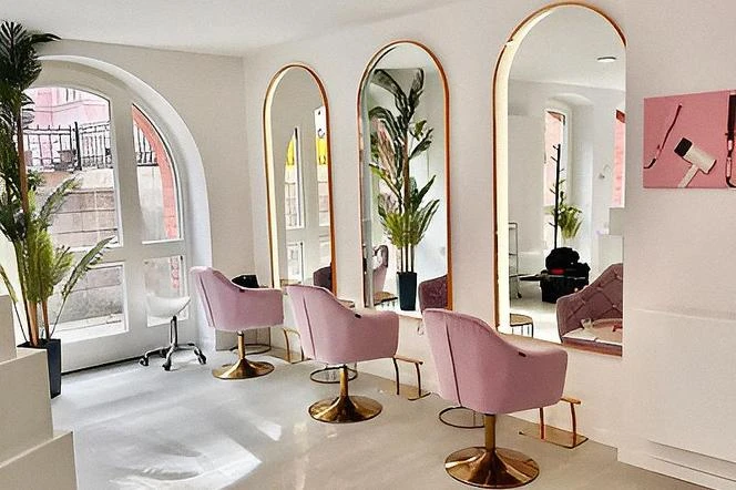Strefa beauty Hollywood Hair otwiera swój dwunasty salon w Polsce. Marka rozszerzyła również portf…