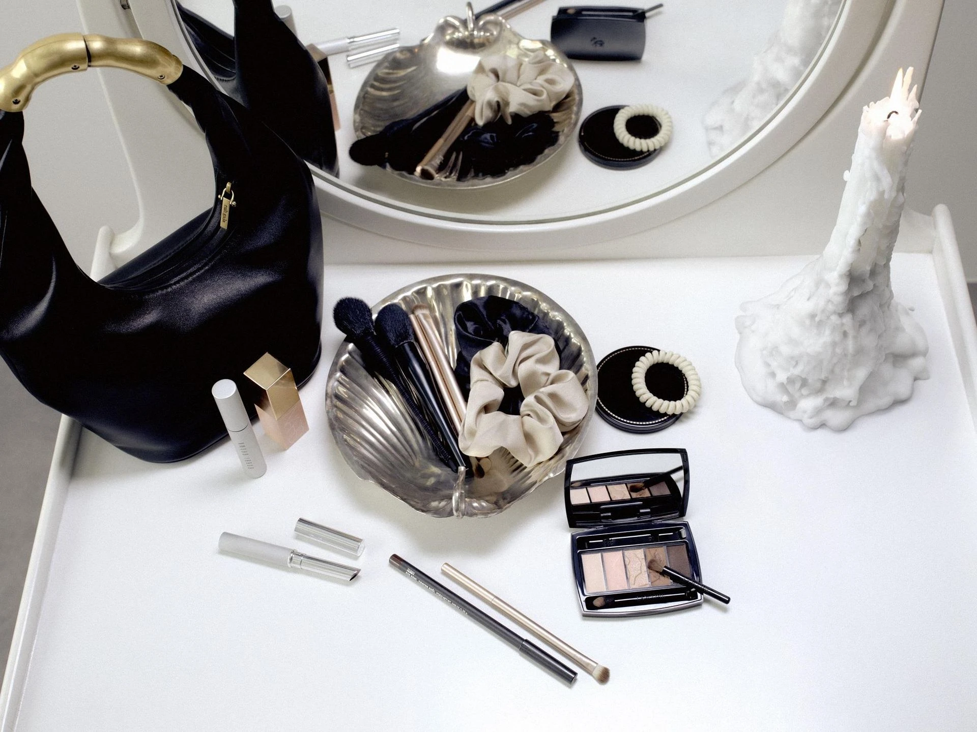 Strefa beauty Najnowszy Insider's Edit od Zalando prezentuje viralowe looki it-girl stworzone przez wizjonerkę makijażu Isamayę Ffrench