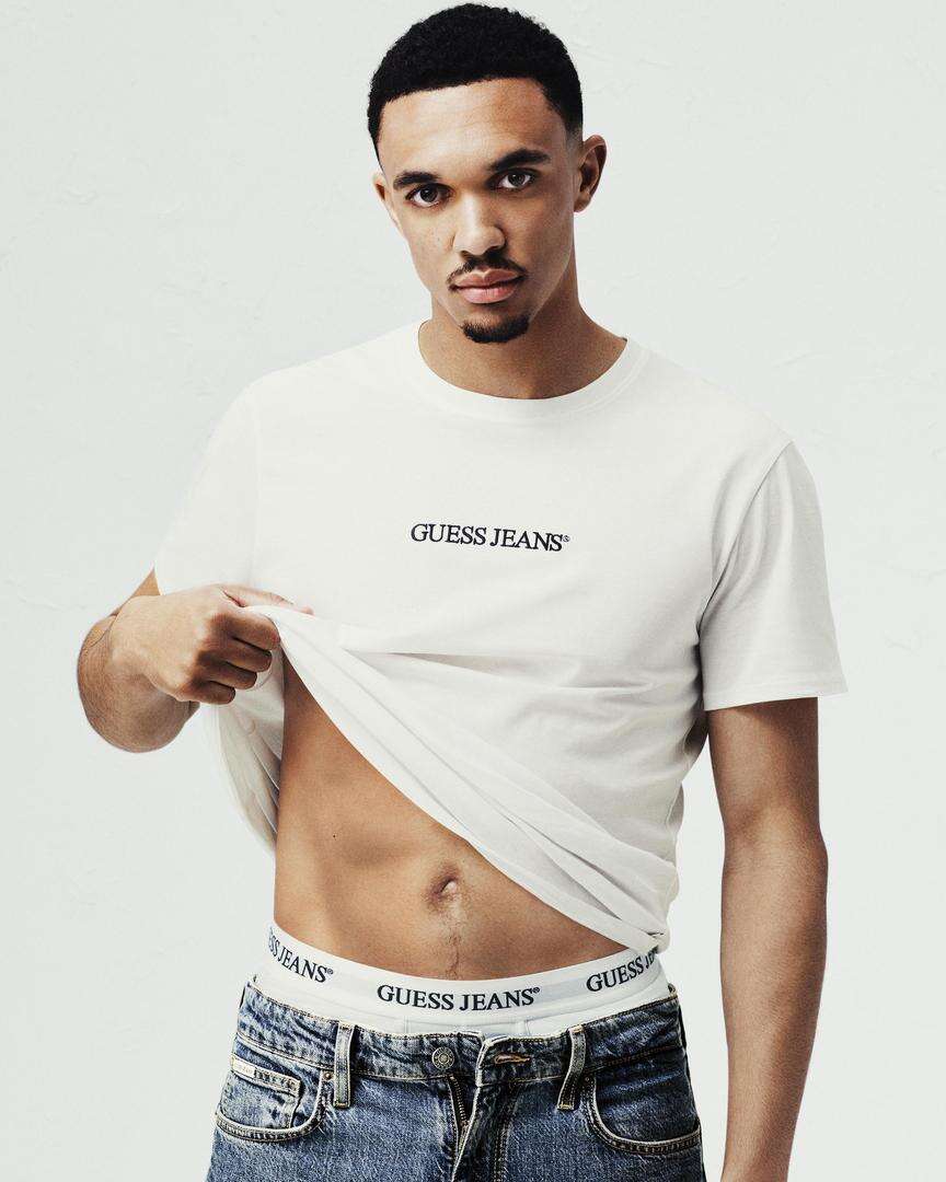 Strefa mody Trent Alexander-Arnold drugim ambasadorem marki GUESS JEANS