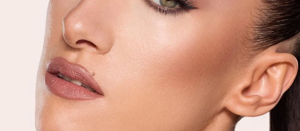 Strefa beauty Makijaż, który przyciąga spojrzenia. Daj sie uwieść kolorom i formułom