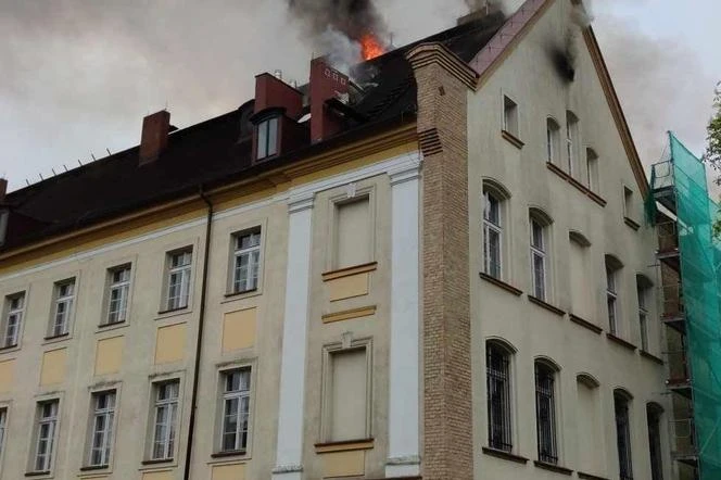 Pożar uczelni Czarny dym widać z wielu kilometrów! Płonie uczelnia