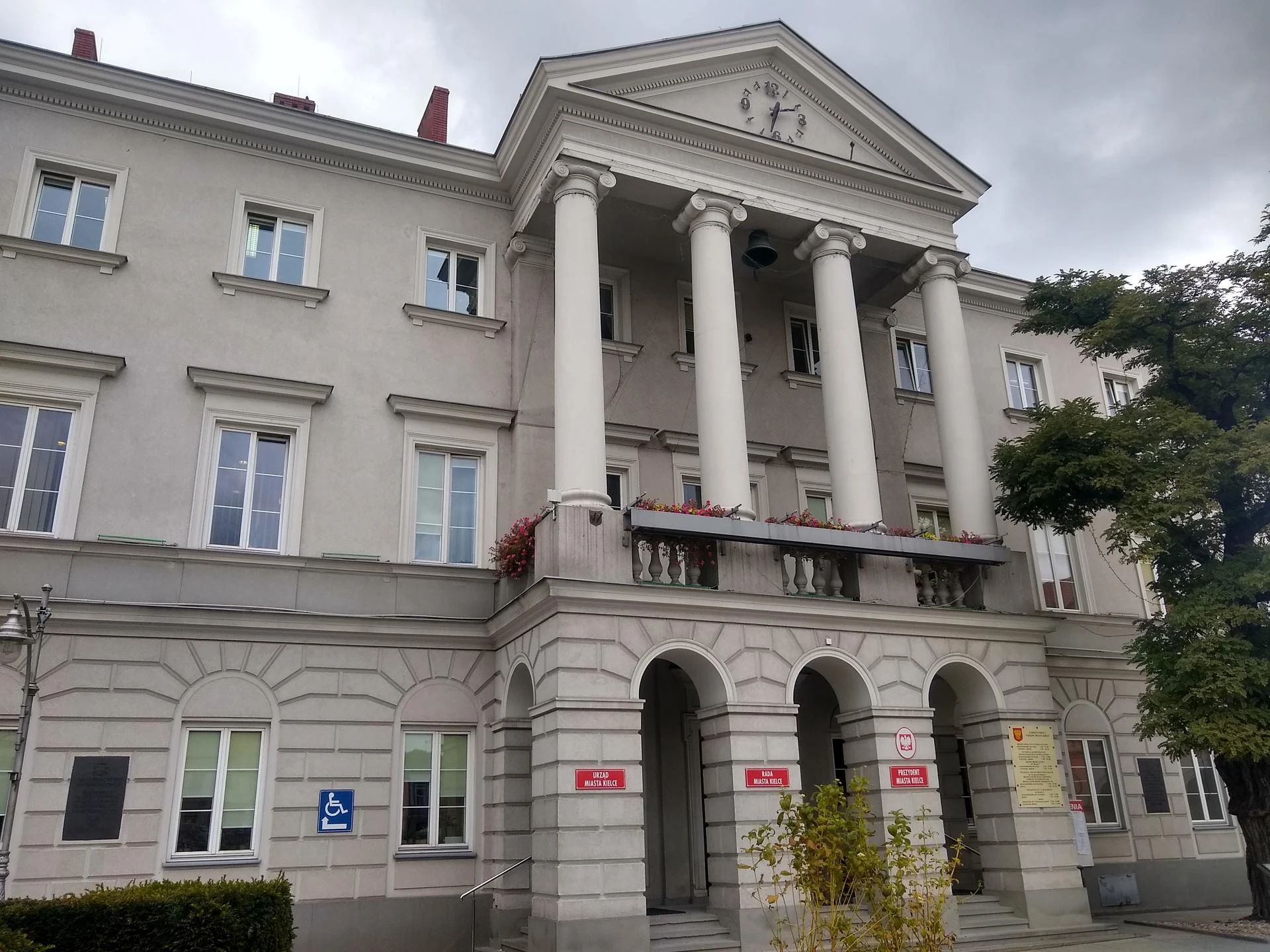 Mobbing w Urzędzie Miasta Kielce? Dyrektor odwołana po kontroli prezydenta!