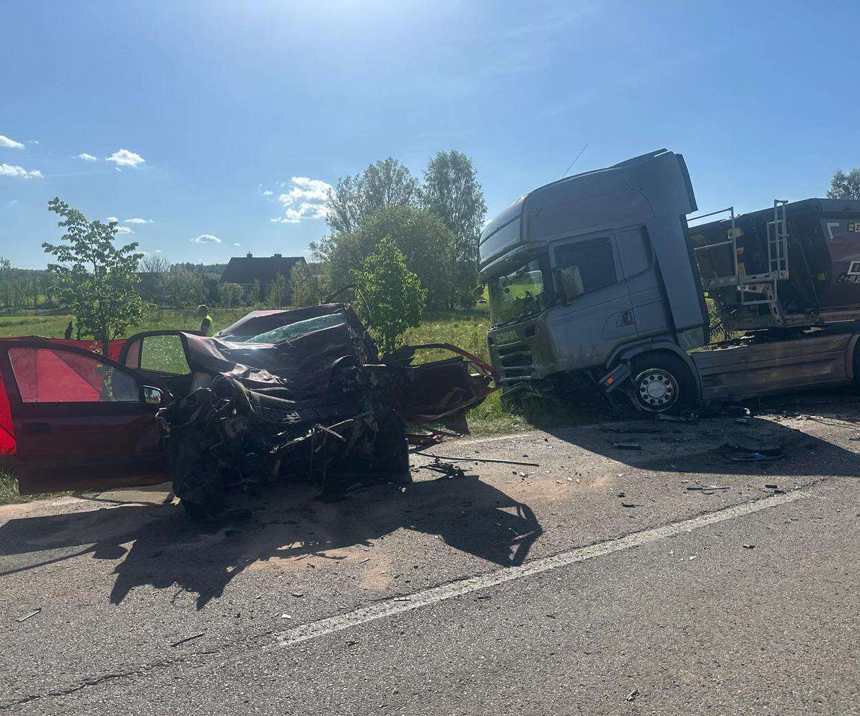 Śmiertelny wypadek 28-latka i 30-latek zginęli w zderzeniu z tirem! Ich malutką córeczkę zabrał śmigłow…