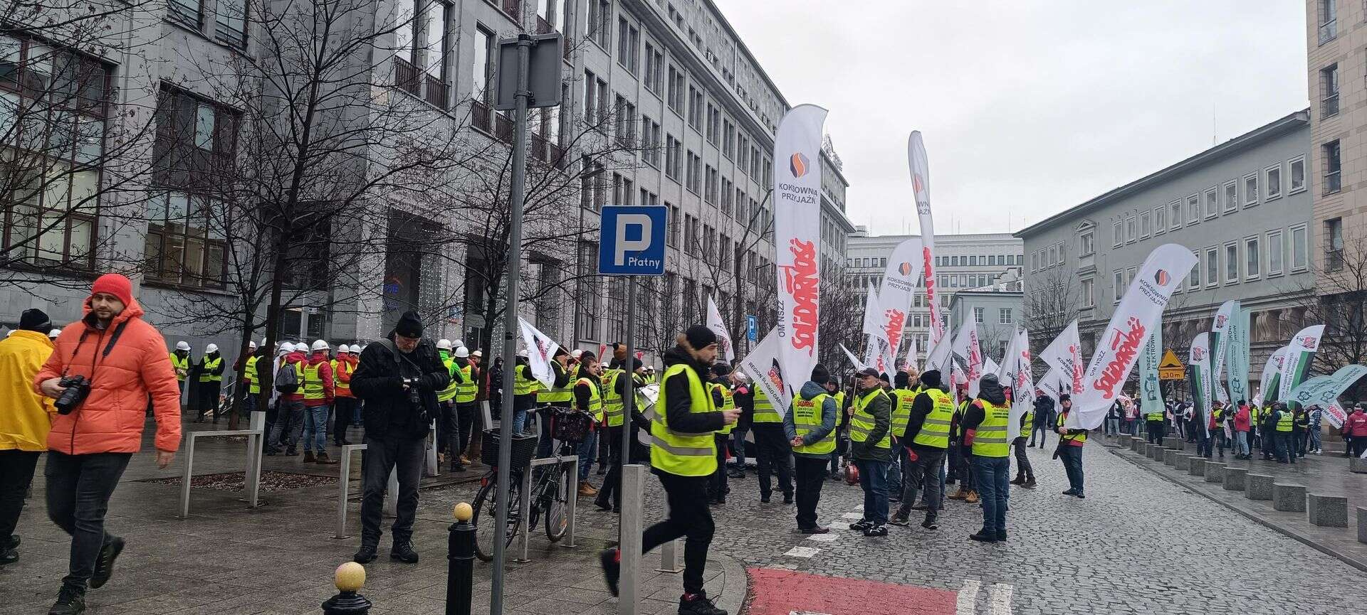 PROTEST GÓRNIKÓW Autobusy i tramwaje stanęły! Na objazdach ponad 20 linii