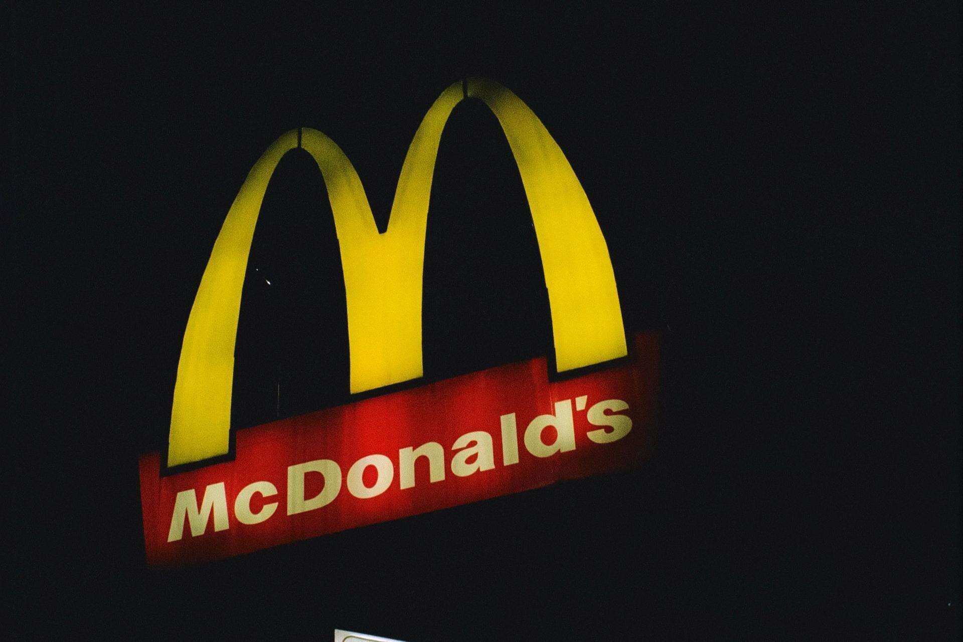 McDonald's McDonalds obniża ceny dla mniej zamożnych klientów