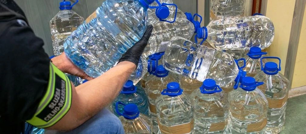 Nielegalny alkohol Blisko 200 litrów bimbru bez akcyzy. Akcja KAS na Podlasiu
