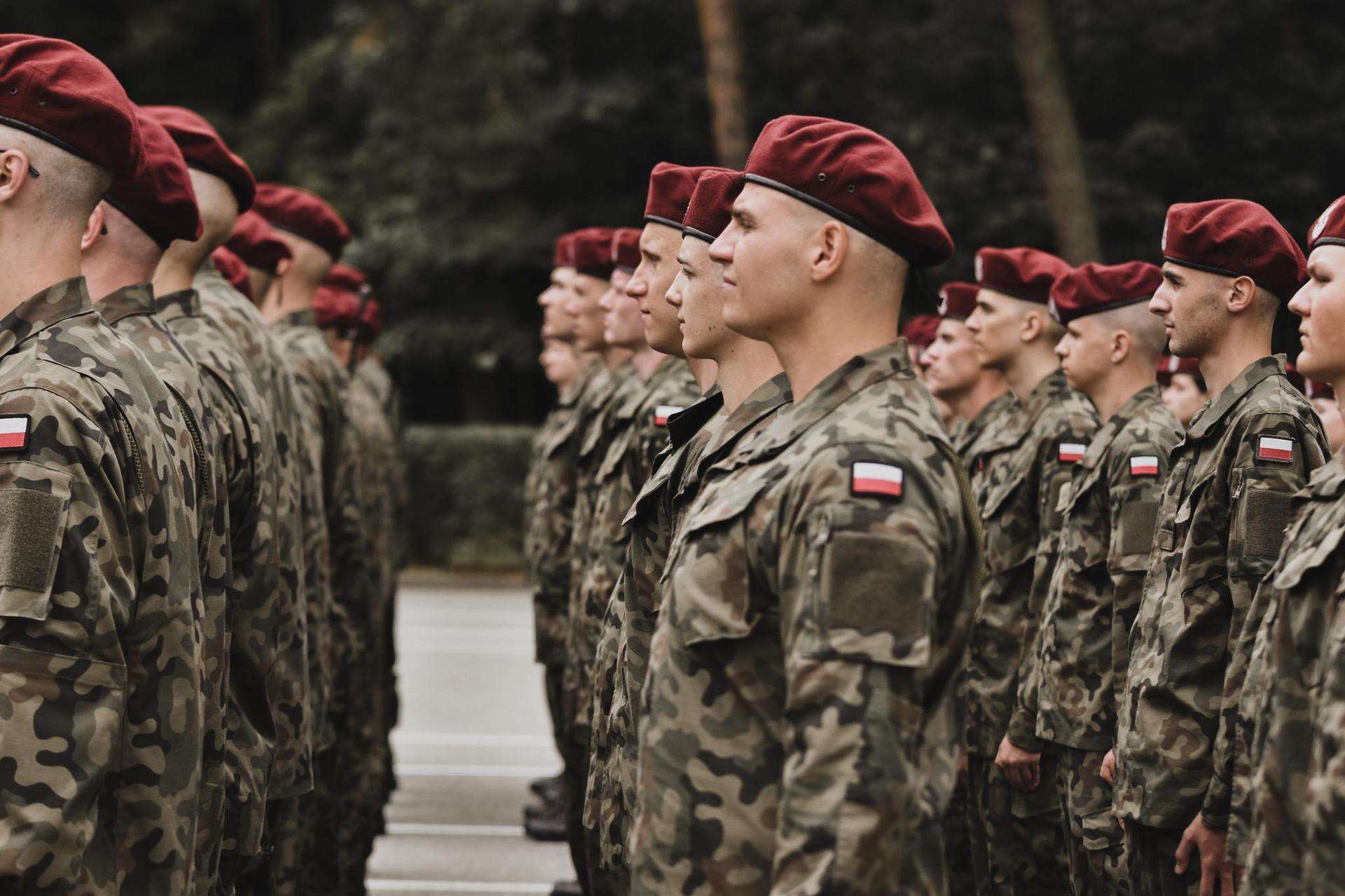 Wyjaśniamy Wojsko roześle listy do 230 tys. Polaków. Dostaną w nich wytyczne. Co się dzieje?