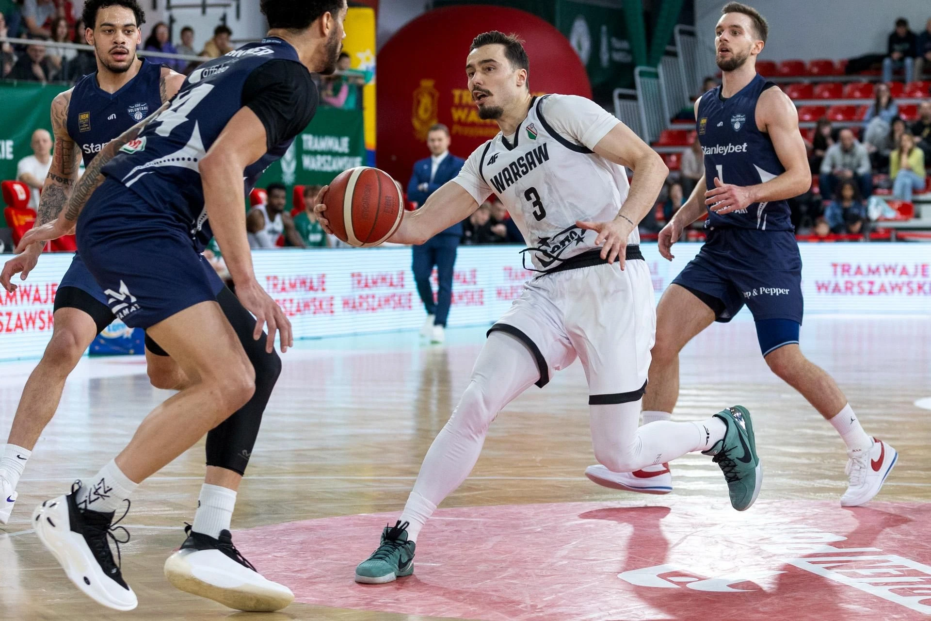 Basket Pomoże Legii i pójdzie w ślady ojca? Andrzej Pluta znów może rządzić w polskim baske…