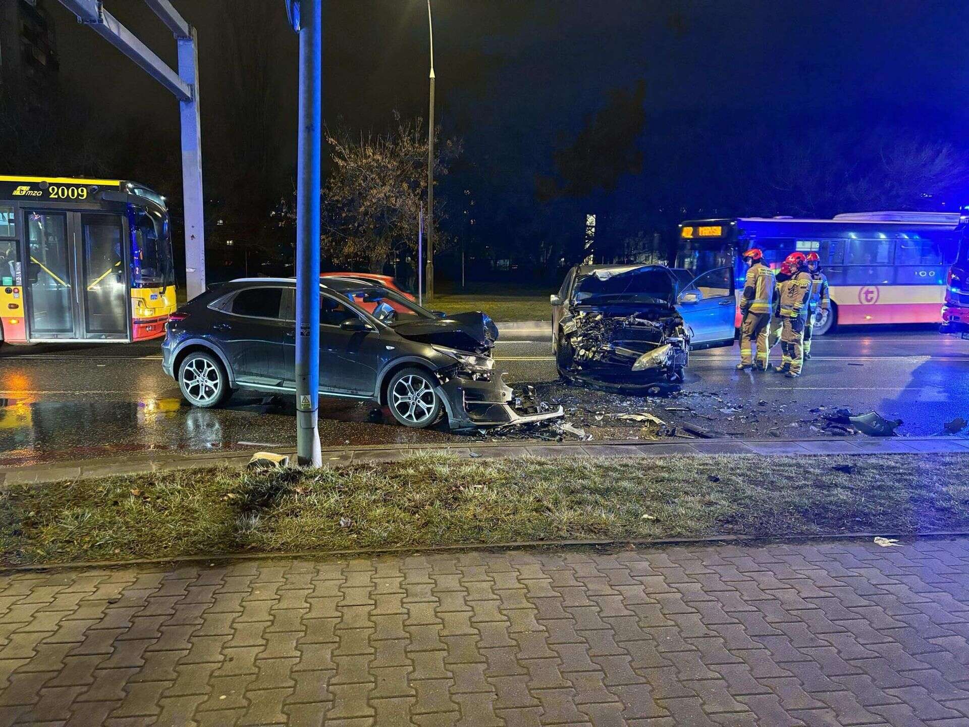 utrudnienia na drodze! Groźny wypadek na Mokotowie! Jedna osoba poszkodowana [ZDJĘCIA]