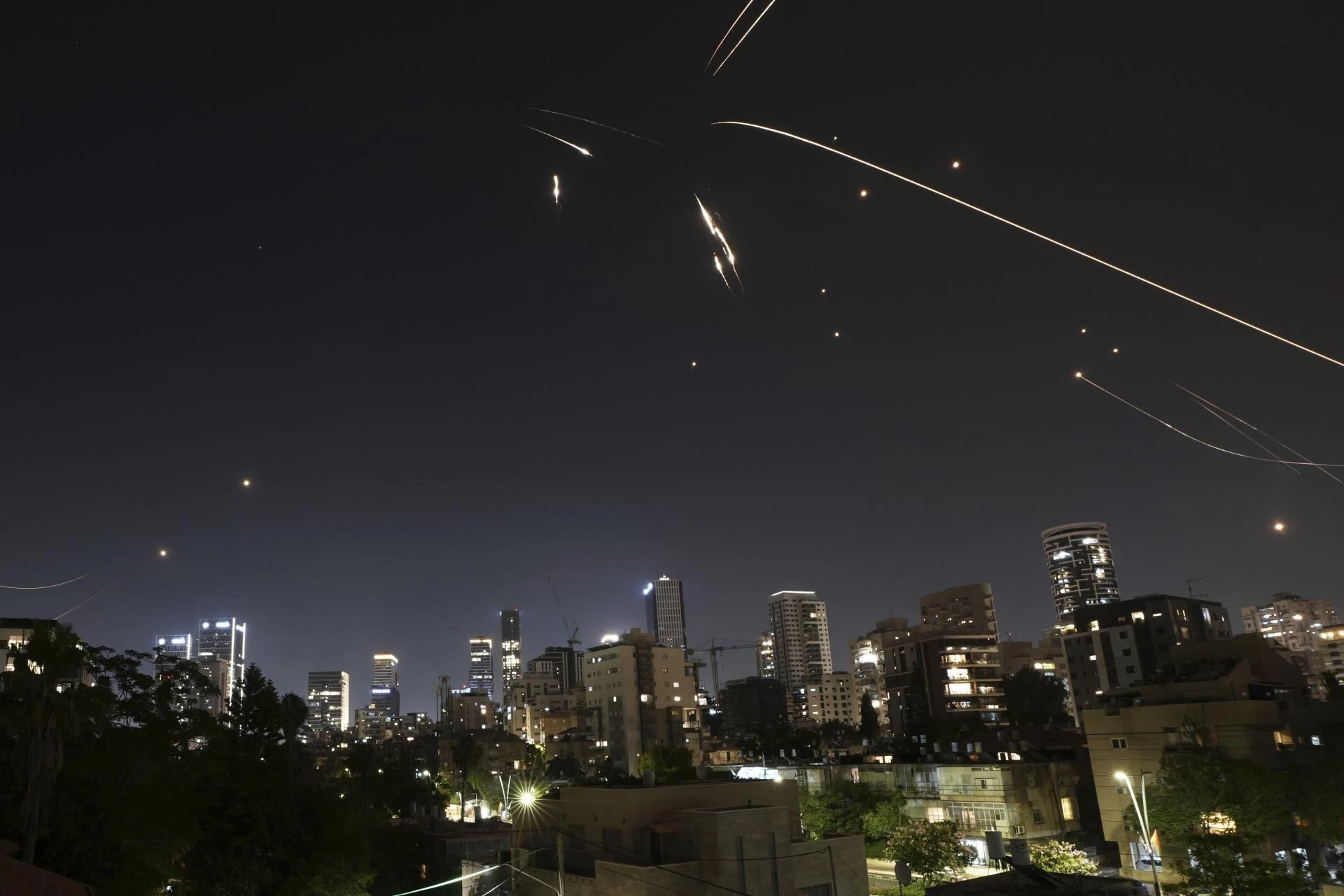 Konflikt izraelsko-irański Nocne naloty na Iran. Izrael otwiera drogę do Teheranu?!