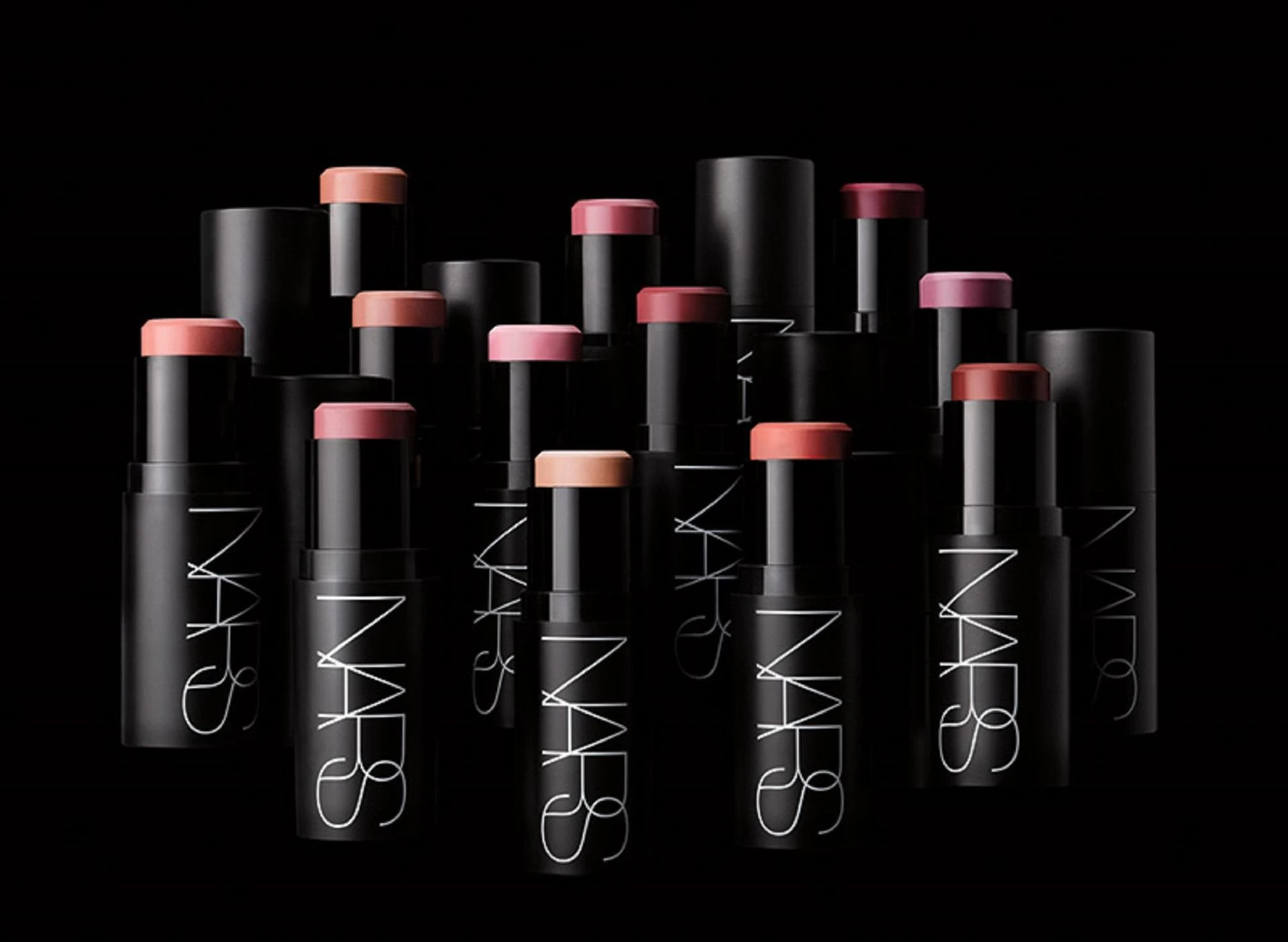 Strefa beauty Nowa era w makijażu. Gdy tradycja lat 90-tych łączy się ze współczesnymi formułami