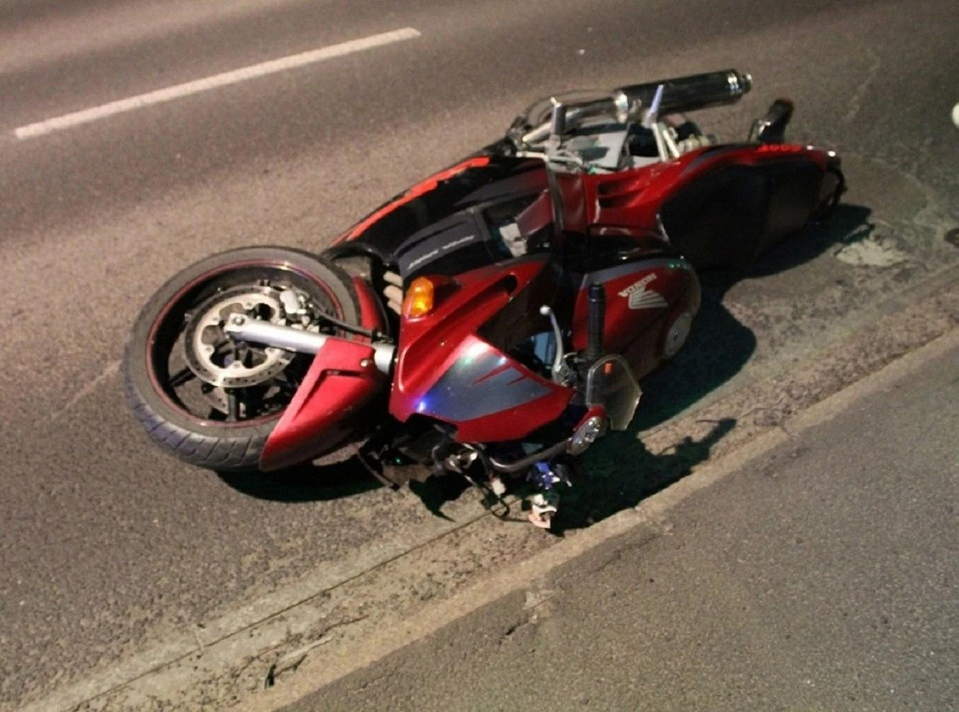 Tragedia we Włocławku Motocyklista uderzył w słup i zginął! Zarzuty dla 20-latki