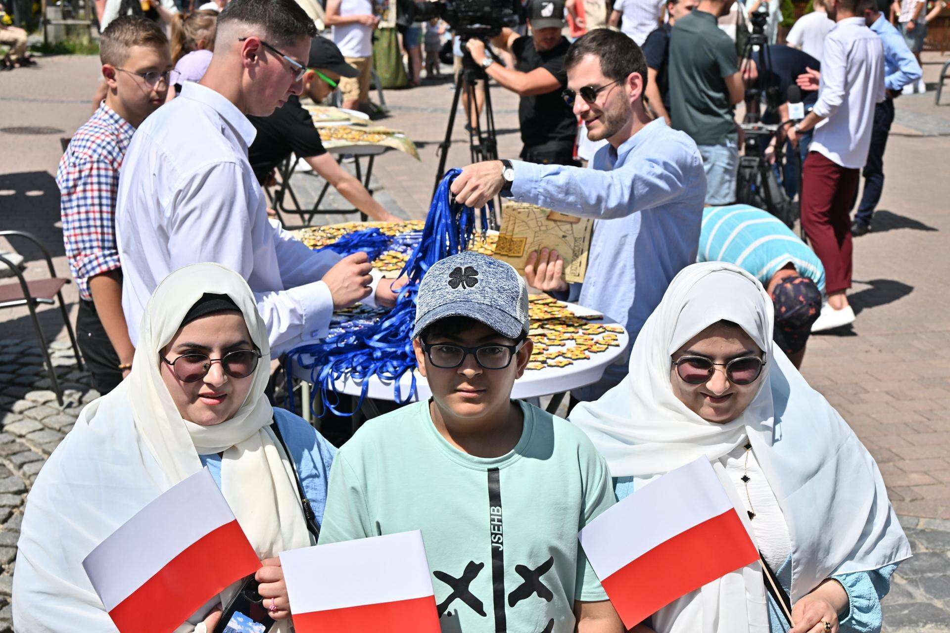 Sprzedawca był zachwycony Polskie przysmaki wpadły w oko arabskiej turystce. U górala z Krupówek zostawiła mnó…