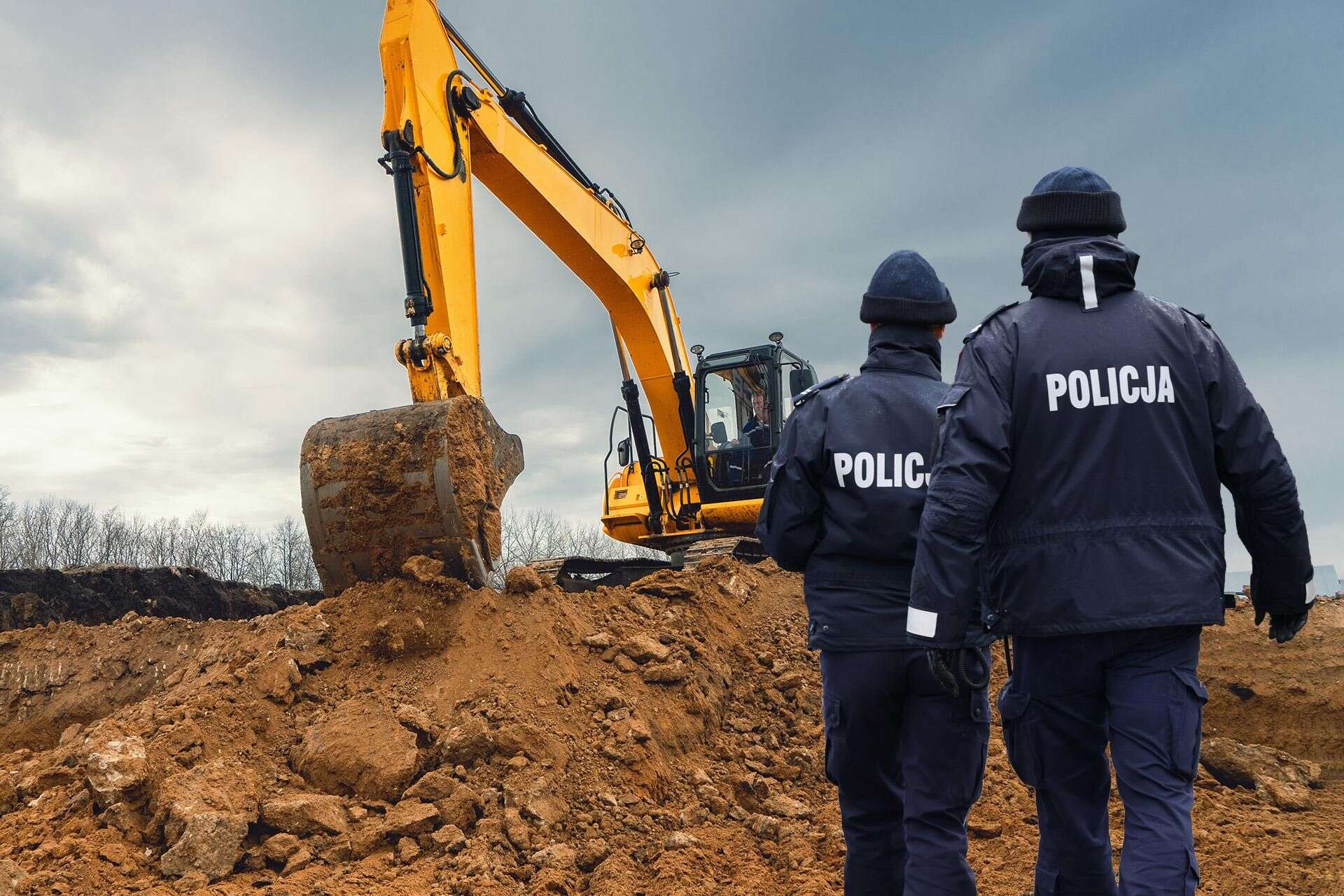 Konflikt narasta! Mieszkańcy pobili pracownika w czasie rozbiórki?! Interweniowała policja. Co się dzi…